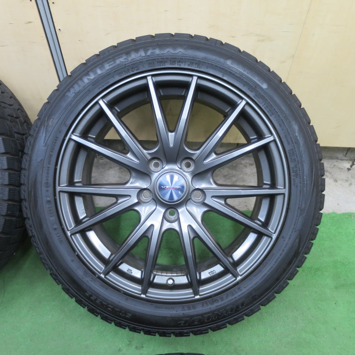 バリ溝！22年！キレイ！9.5分★スタッドレス 215/50R17 ダンロップ ウインターマックス WM02 VELVA SPORT ヴェルヴァ スポーツ 17インチ PCD114.3/5H★6042302TTス