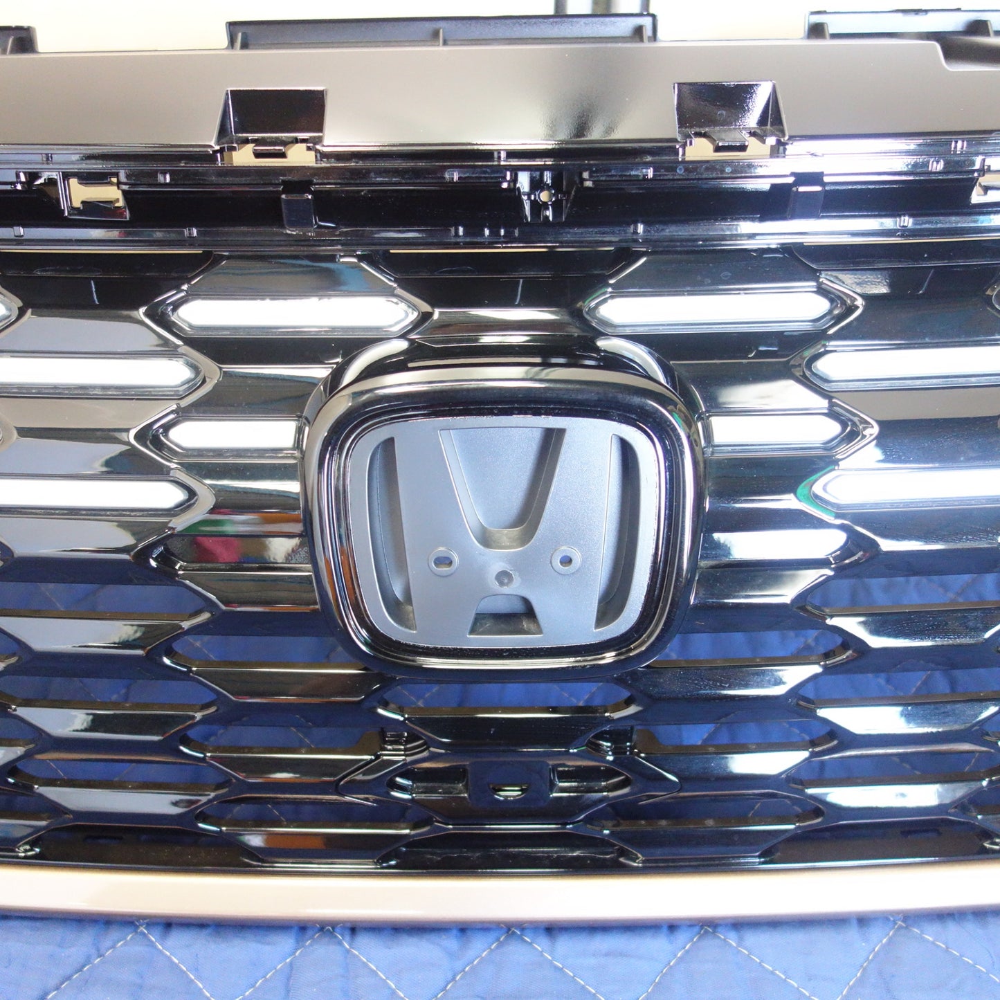 [送料無料] 新車外し☆ホンダ HONDA RV3 RV4 E:HEV EHEV RV5 RV6 ヴェゼル 純正 オプション フロントグリル ラジエーターグリル 21-24年 モデル サンドカーキ パープル☆