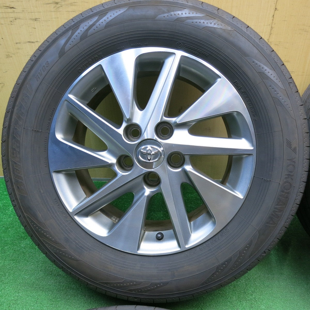 バリ溝！23年！9分★トヨタ 20系 アルファード ヴェルファイア 純正 215/65R16 ヨコハマ BluEarth-RV RV03 16インチ PCD114.3/5H★5041805TNノ