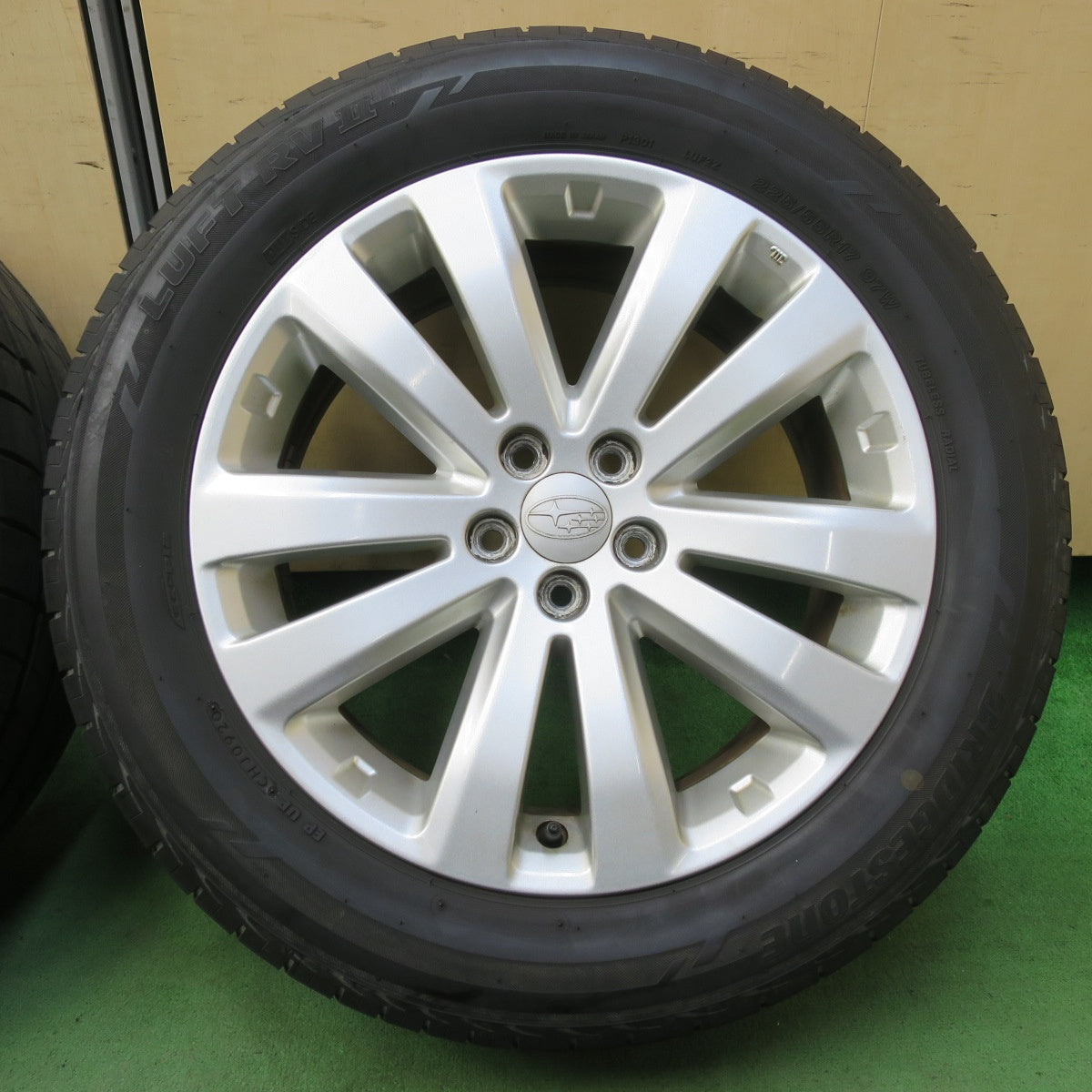 バリ溝！9.5分★スバル フォレスター 純正 225/55R17 ブリヂストン LUFT RV2 17インチ PCD100/5H★5050202イノ