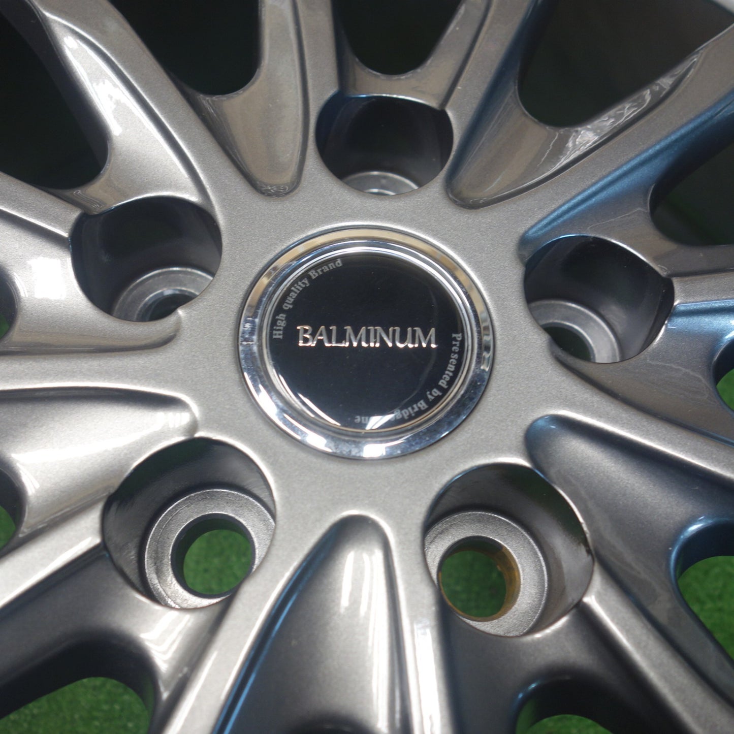 バリ溝！24年！キレイ！9.5分★スタッドレス 225/65R17 ブリヂストン ブリザック DM-V3 BALMINUM AR12 バルミナ 17インチ PCD114.3/5H★6051102KTス