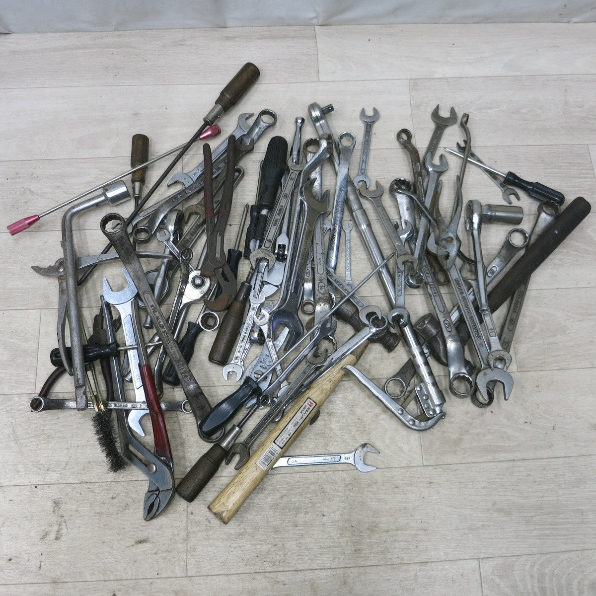 [送料無料] 大量まとめ売り◆KTC TOYOTA TOOL 等 スパナ コンビネーションレンチ めがねレンチ ソケット エクステンション ラチェット プライヤー ペンチ ドライバー ハンマー 等 工具◆