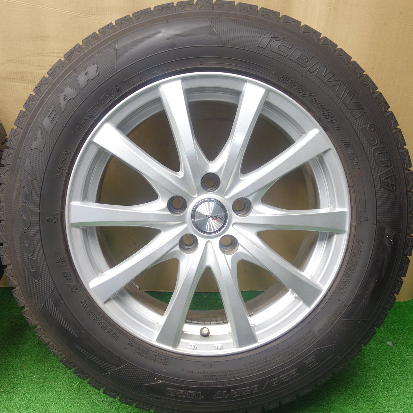 バリ溝！キレイ！9.5分★スタッドレス 225/65R17 グッドイヤー アイスナビ SUV ravrion RS01 ラブリオン 17インチ PCD114.3/5H★5122106KTス