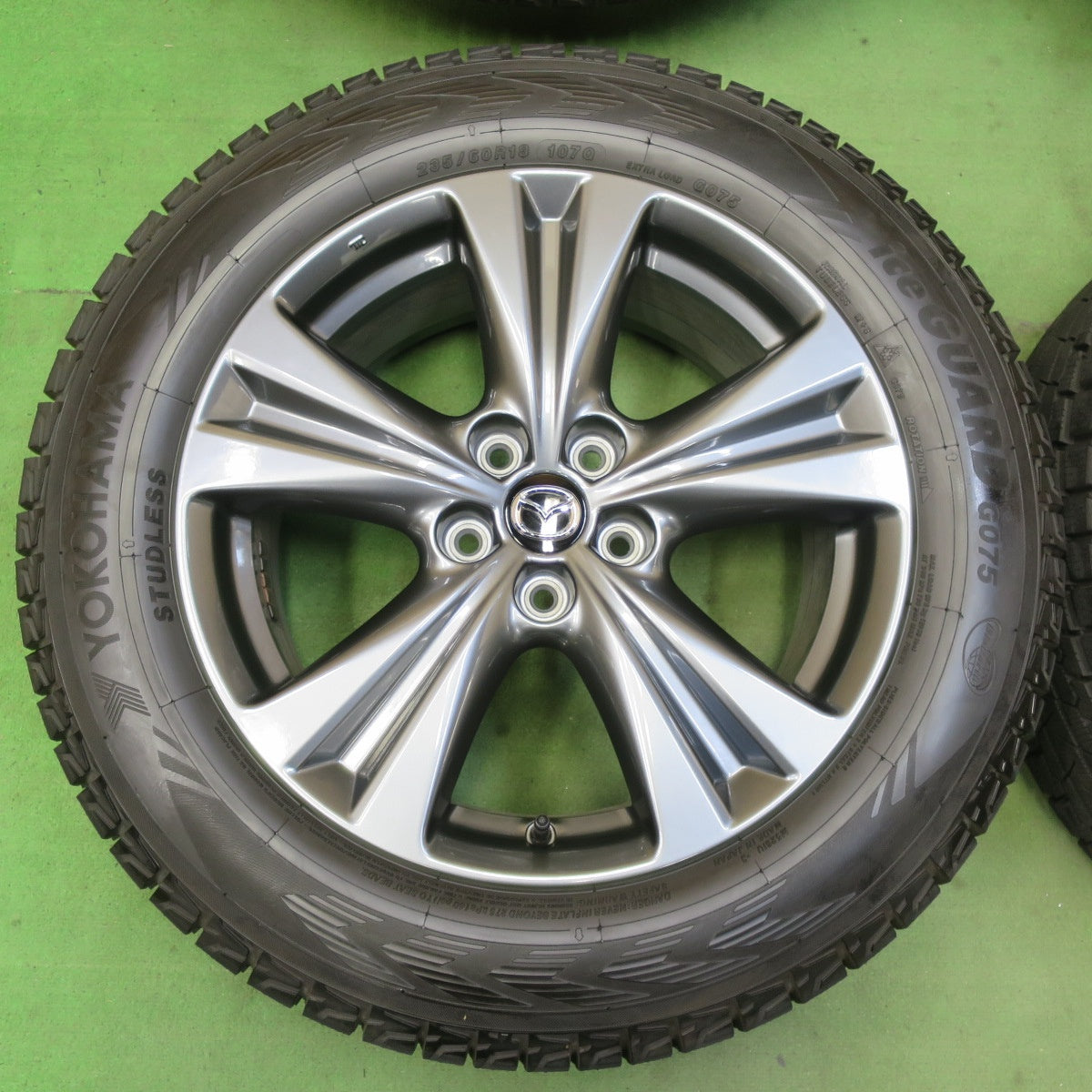 タイヤほぼ未使用！22年！キレイ★マツダ CX-60 純正 235/60R18 スタッドレス ヨコハマ アイスガード G075 18インチ CX60 PCD114.3/5H★5071005イス
