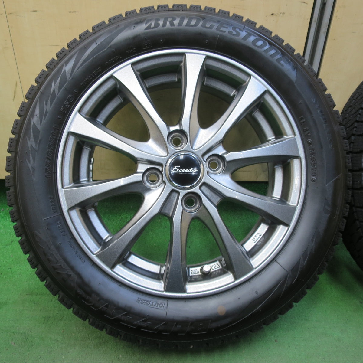バリ溝！23年！キレイ！9分★スタッドレス 155/65R14 ブリヂストン ブリザック VRX2 Exceeder エクシーダー 14インチ PCD100/4H★5090906イス