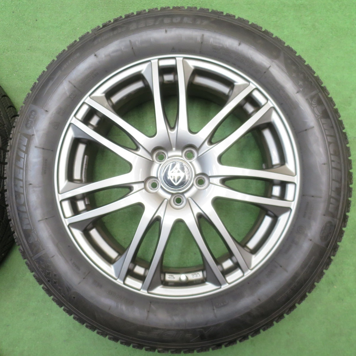 バリ溝！キレイ！9分★フォレスター 等 225/60R17 スタッドレス ミシュラン X-ICE XI3 VELVA ヴェルヴァ 17インチ PCD100/5H★6041403NJス