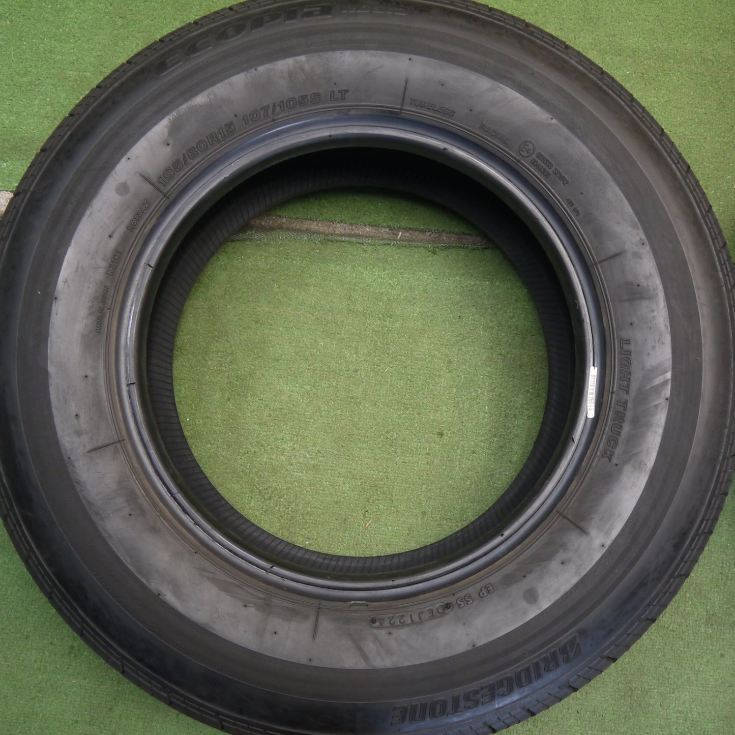 バリ溝！24年！9分★195/80R15 107/105S ブリヂストン エコピア RD613 タイヤ 15インチ ハイエース キャラバン 等★6060501Hノタ