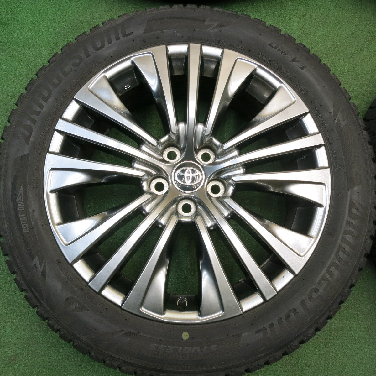 バリ溝！21年！キレイ！9分★トヨタ 80系 ハリアー 純正 225/55R19 スタッドレス ブリヂストン ブリザック DM-V3 19インチ PCD114.3/5H★5050514HAス