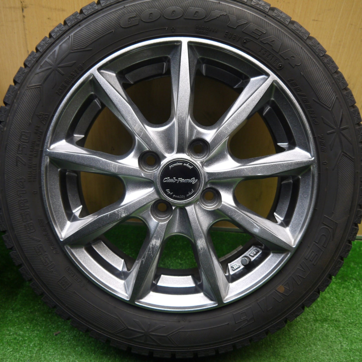 バリ溝！キレイ！9.5分以上★スタッドレス 155/65R14 グッドイヤー アイスナビ6 Club Family クラブファミリー 14インチ PCD100/4H★5120210Hス