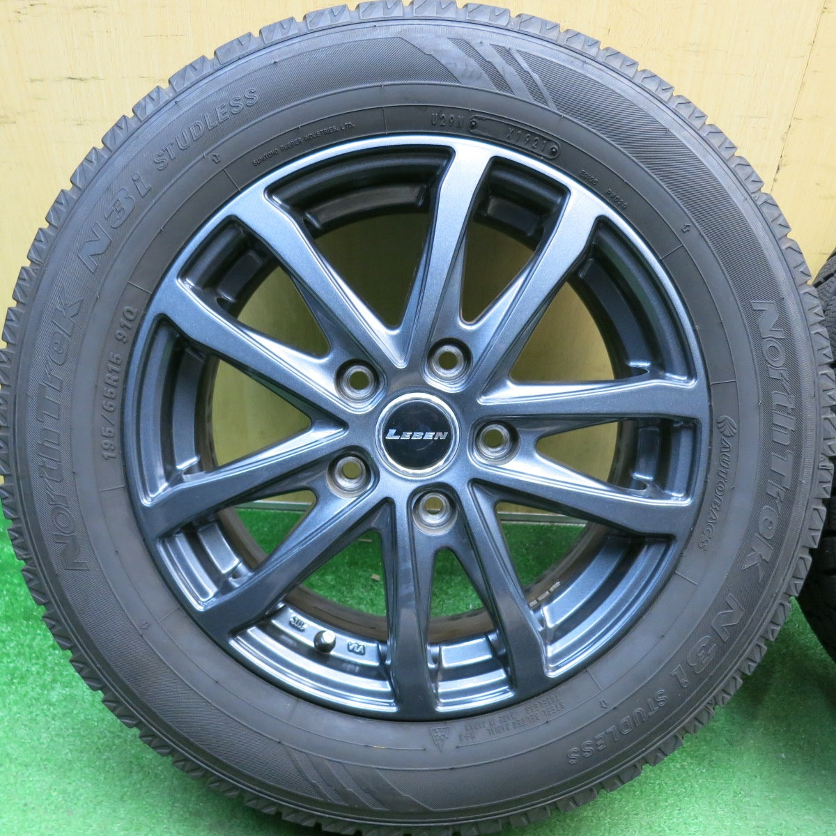バリ溝！キレイ！8.5分★スタッドレス 195/65R15 オートバックス ノーストレック N3i LEBEN レーベン 15インチ PCD114.3/5H★6050202HAス