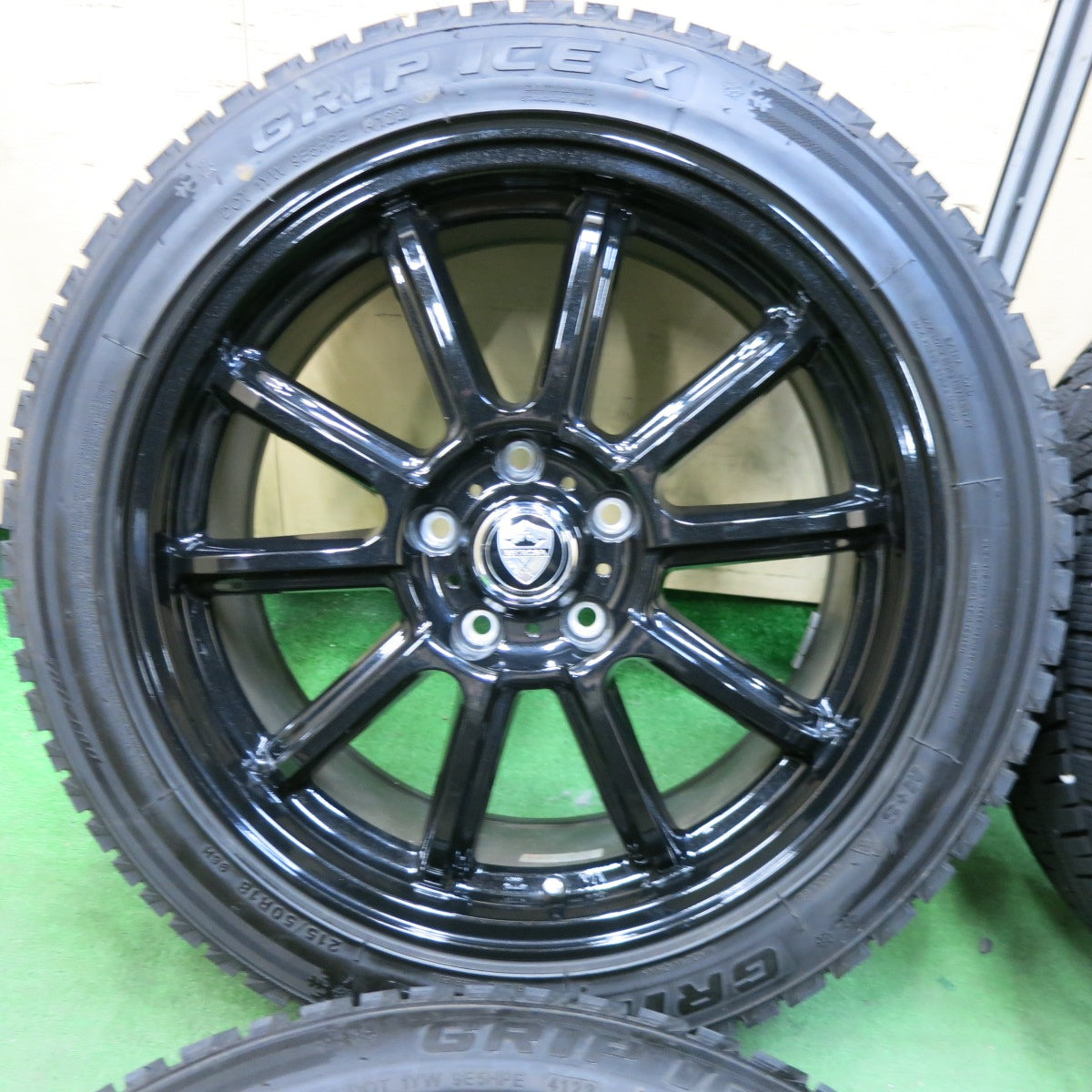 [送料無料] バリ溝！22年！キレイ！9.5分以上★スタッドレス 215/50R18 グリップマックス GRIP ICE X ESTROSA エステローザ 18インチ PCD114.3/5H★4122710SYス
