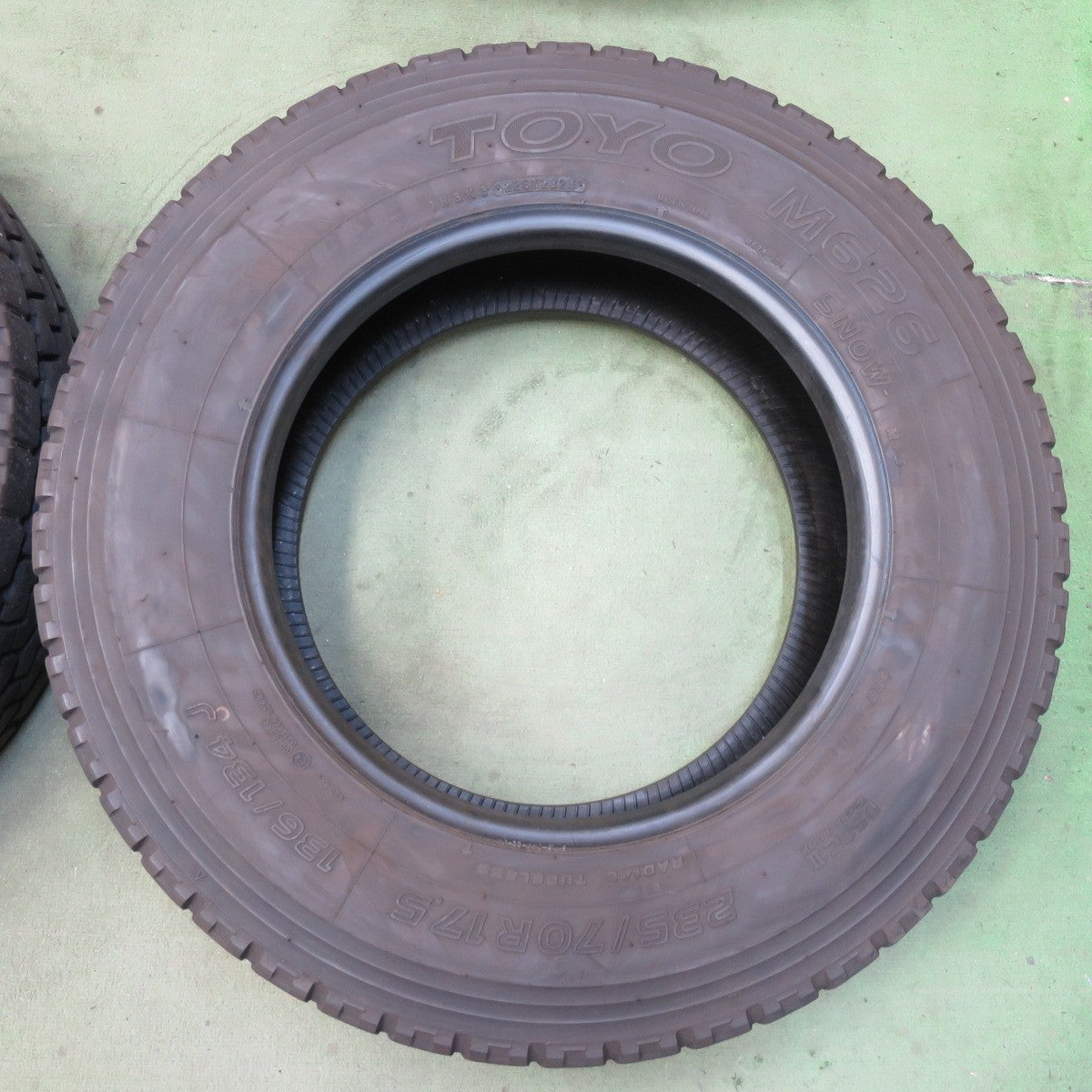 バリ溝！24年！9分★トラック 高荷重 トレーラー 等 タイヤ 235/70R17.5 136/134J トーヨー M626 オールシーズン ミックス 17.5インチ★6072906イスタ