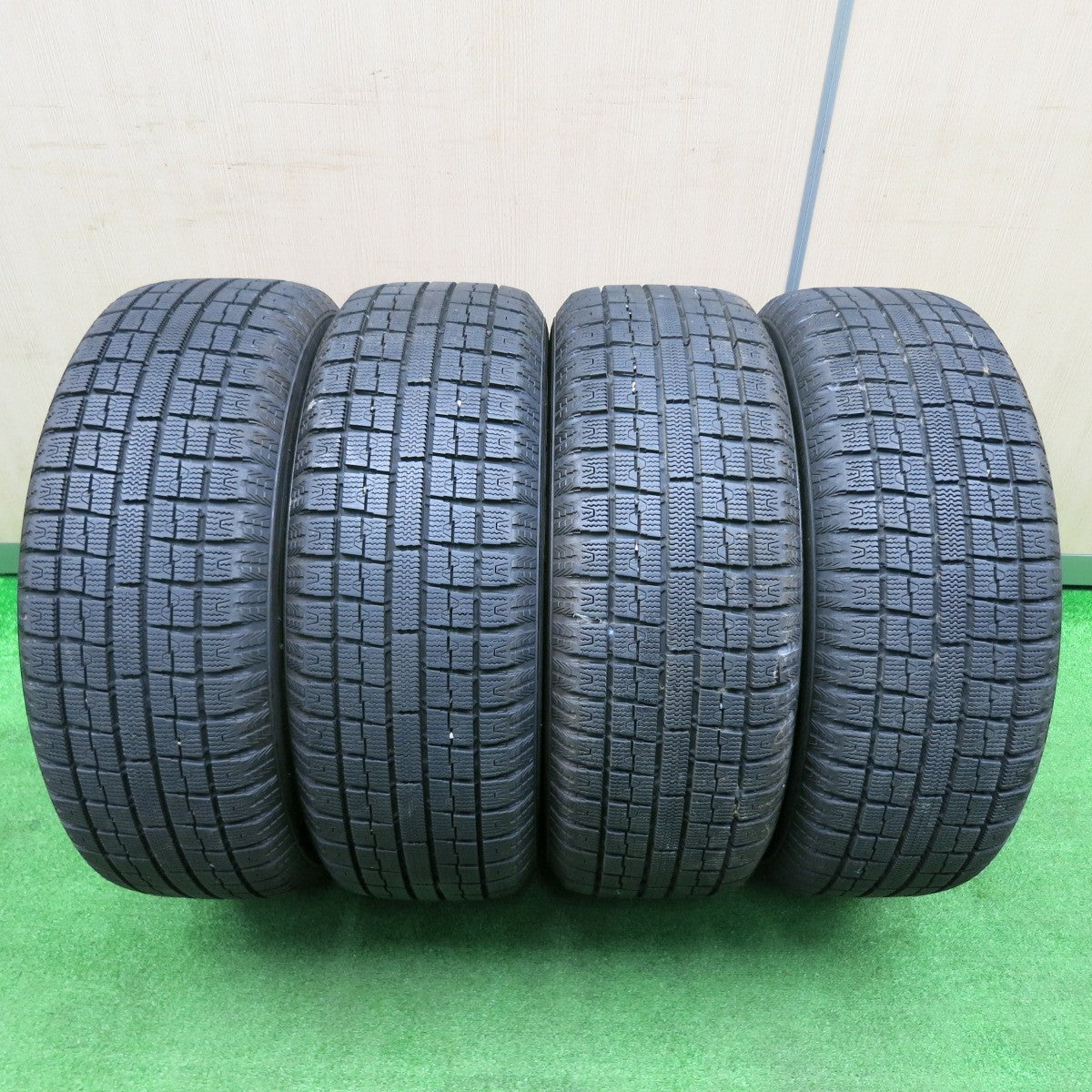 [送料無料] バリ溝！キレイ！9.5分以上★スタッドレス 205/60R16 トーヨー ガリット G5 Humanline ヒューマンライン 16インチ PCD114.3/5H★4111908TNス