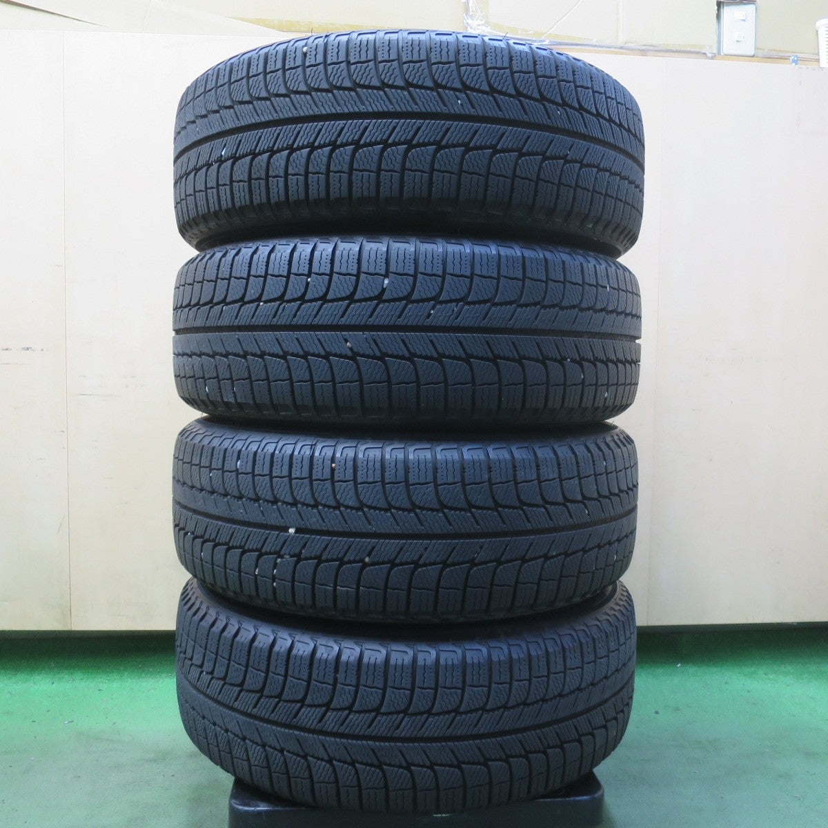 バリ溝！キレイ！ほぼ10分◎スタッドレス 205/60R16 ミシュラン X-ICE3+ ENCOUGAR エンクーガー 16インチ PCD114.3/5H◎6090910イス