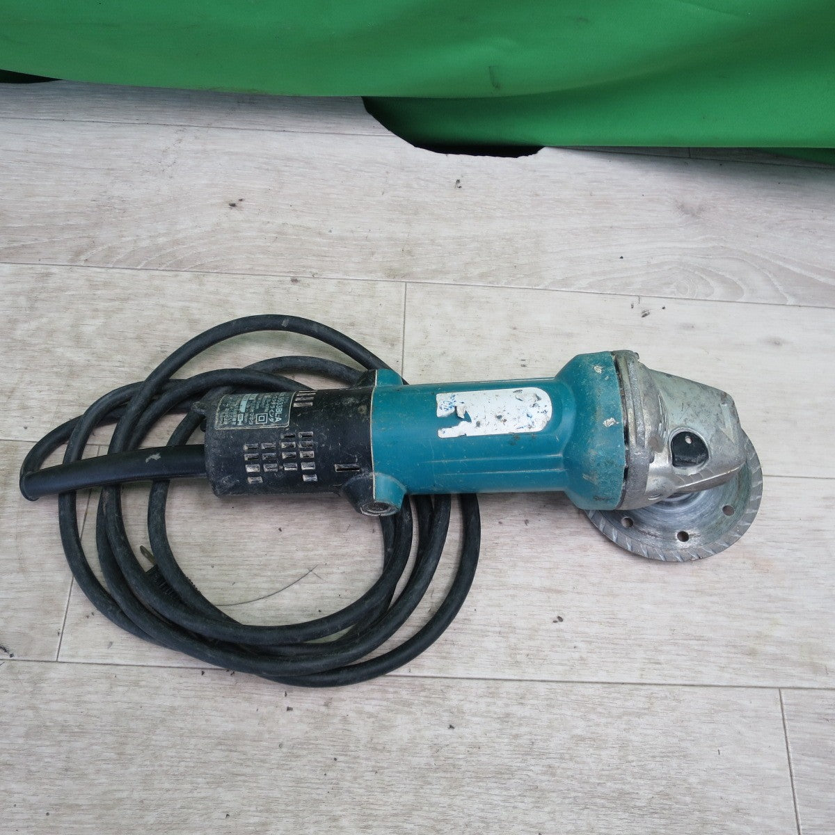 [送料無料] ☆マキタ 100mm ディスクグラインダー 9533BLA 電動 工具 研摩 研磨 機 makita コード式☆