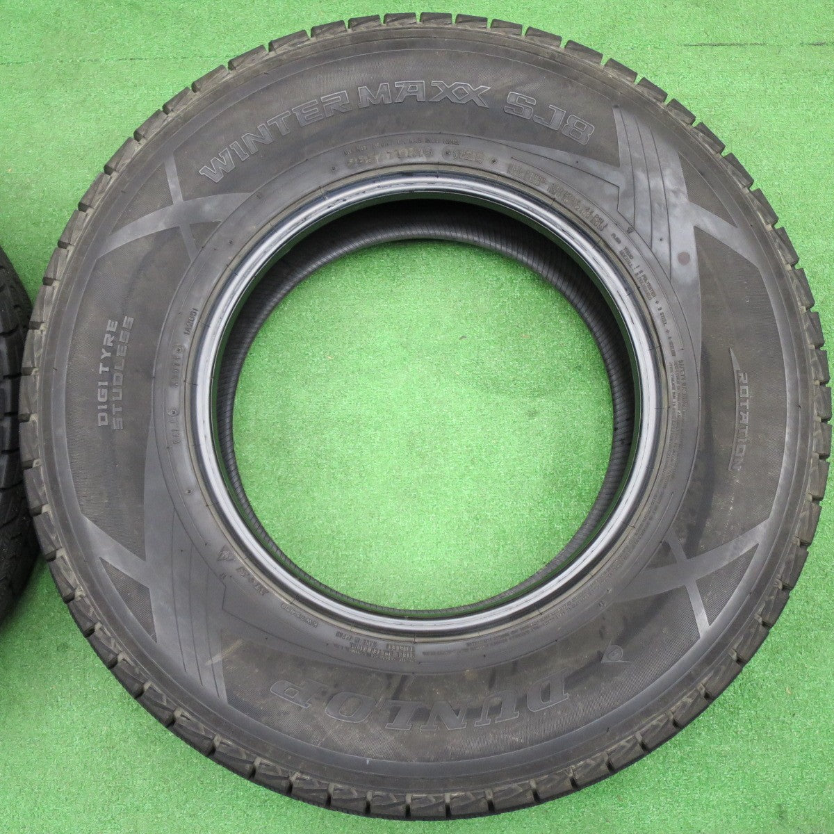 バリ溝！9.5分★スタッドレス 265/70R16 ダンロップ ウインターマックス SJ8 タイヤ 16インチ ハイラックス サーフ パジェロ ランクル 等★6030703NKスタ