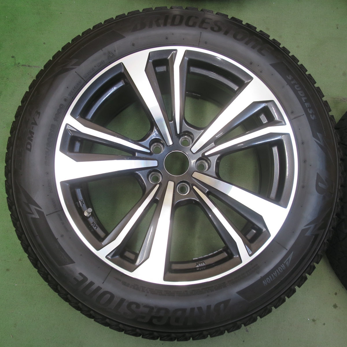 バリ溝！22年！キレイ！9分◎BMW 等 smartline 365 225/60R18 スタッドレス ブリヂストン ブリザック DM-V3 18インチ スマートライン PCD112/5H◎6092906イス