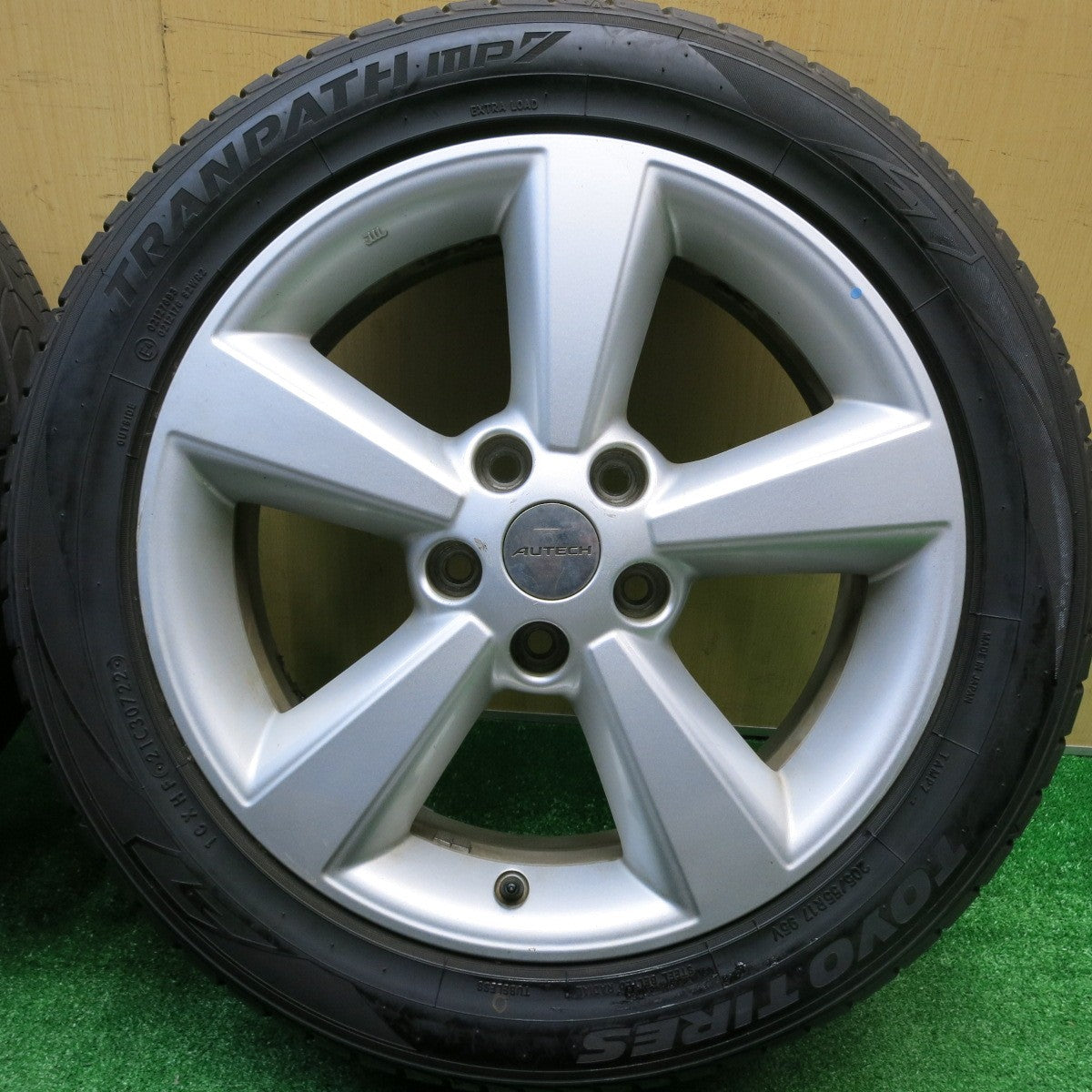 バリ溝！22年！9.5分★日産 デュアリス 純正 205/55R17 トーヨー トランパス MP7 17インチ AUTECH オーテック PCD114.3/5H★5102503HAノ