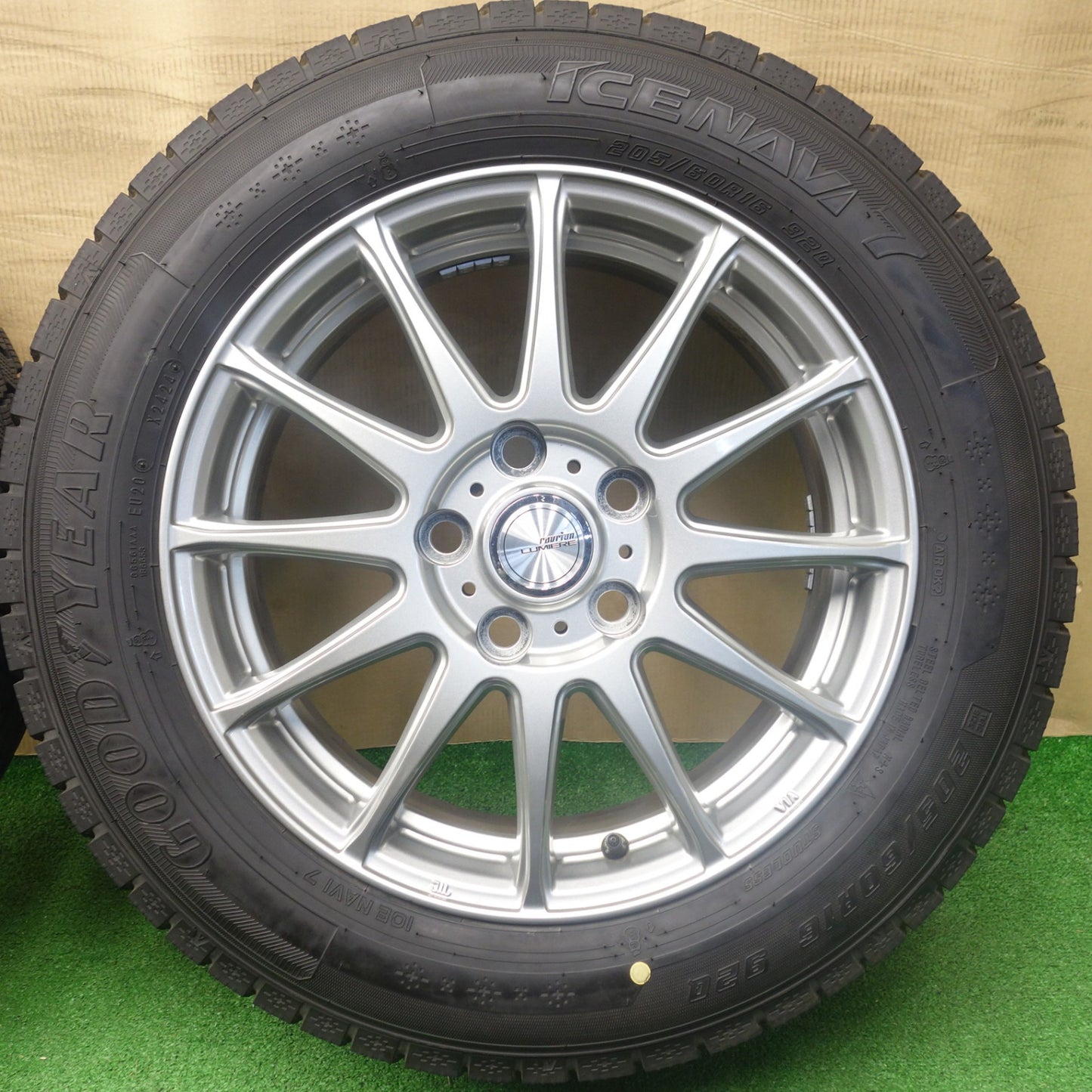 バリ溝！24年！キレイ！9.5分以上★スタッドレス 205/60R16 グッドイヤー アイスナビ7 ravrion LUMIERE ラブリオン 16インチ PCD114.3/5H★6022502KTス