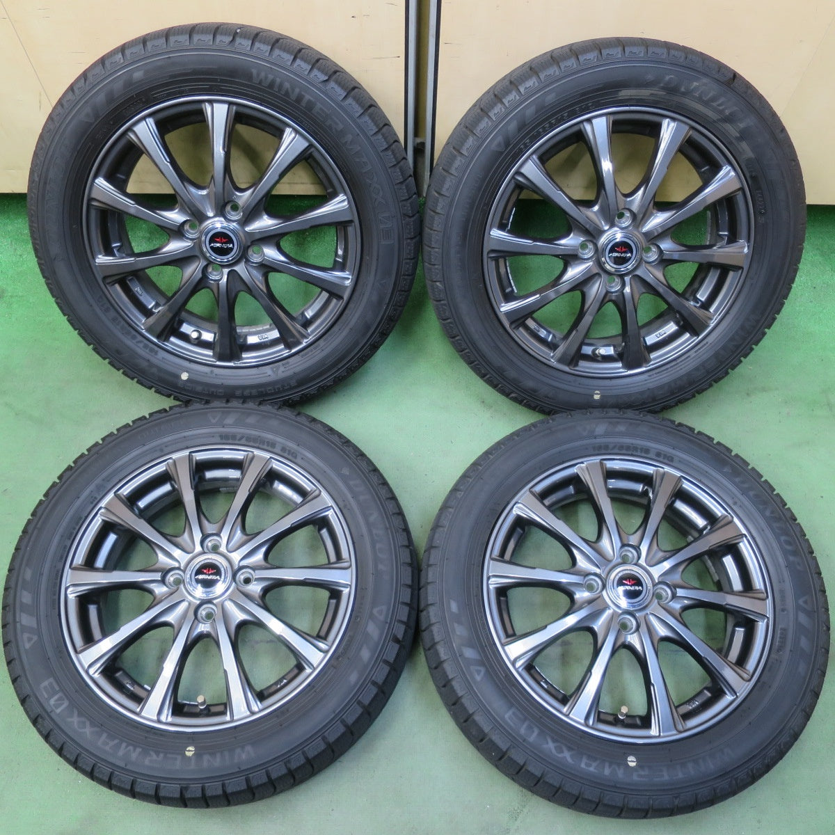 バリ溝！22年！キレイ！9.5分◎スタッドレス 165/65R15 ダンロップ ウインターマックス 03 AIRNOVA SB10 エアノヴァ 15インチ タフト ソリオ ハスラー 等 PCD100/4H◎6070807イス