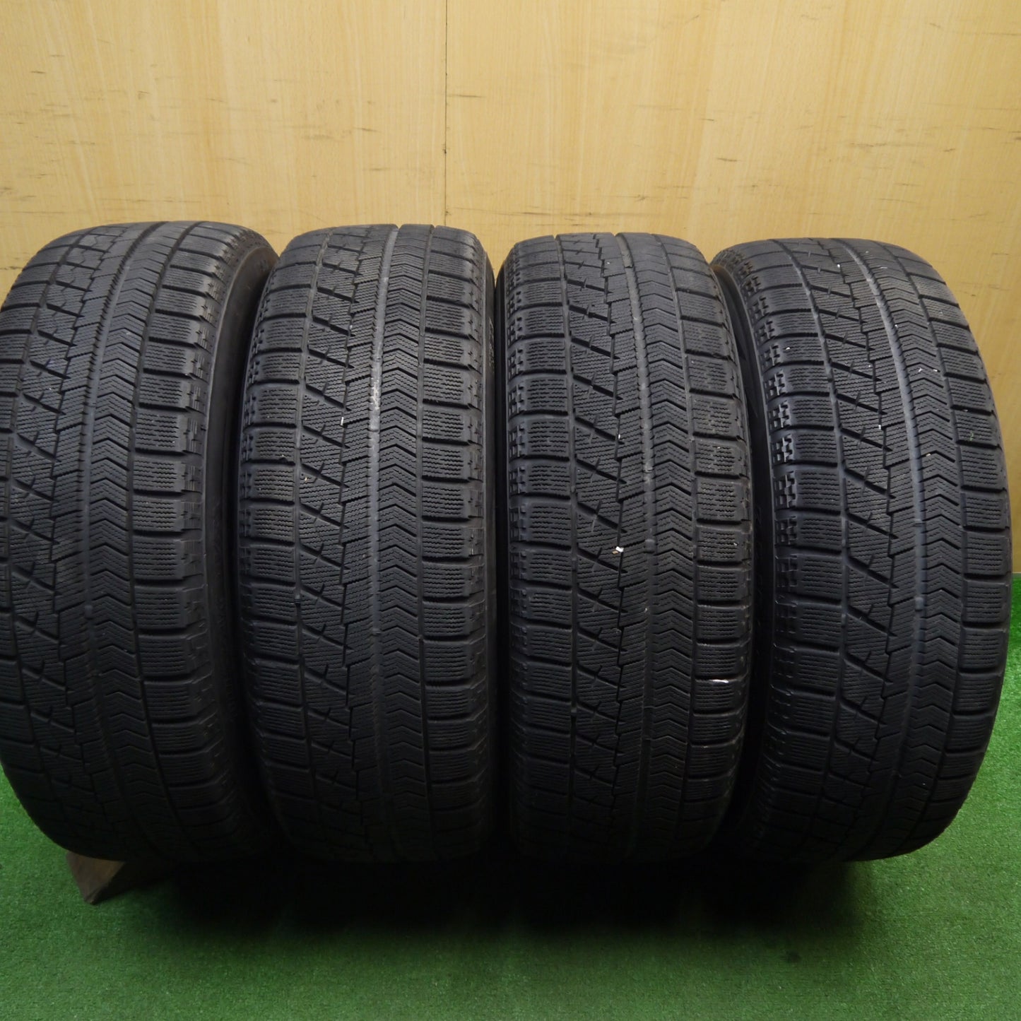 バリ溝！キレイ！8.5分★スタッドレス 225/60R17 ブリヂストン ブリザック VRX MANARAY SPORT マナレイ スポーツ 17インチ PCD114.3/5H★5112807Hス