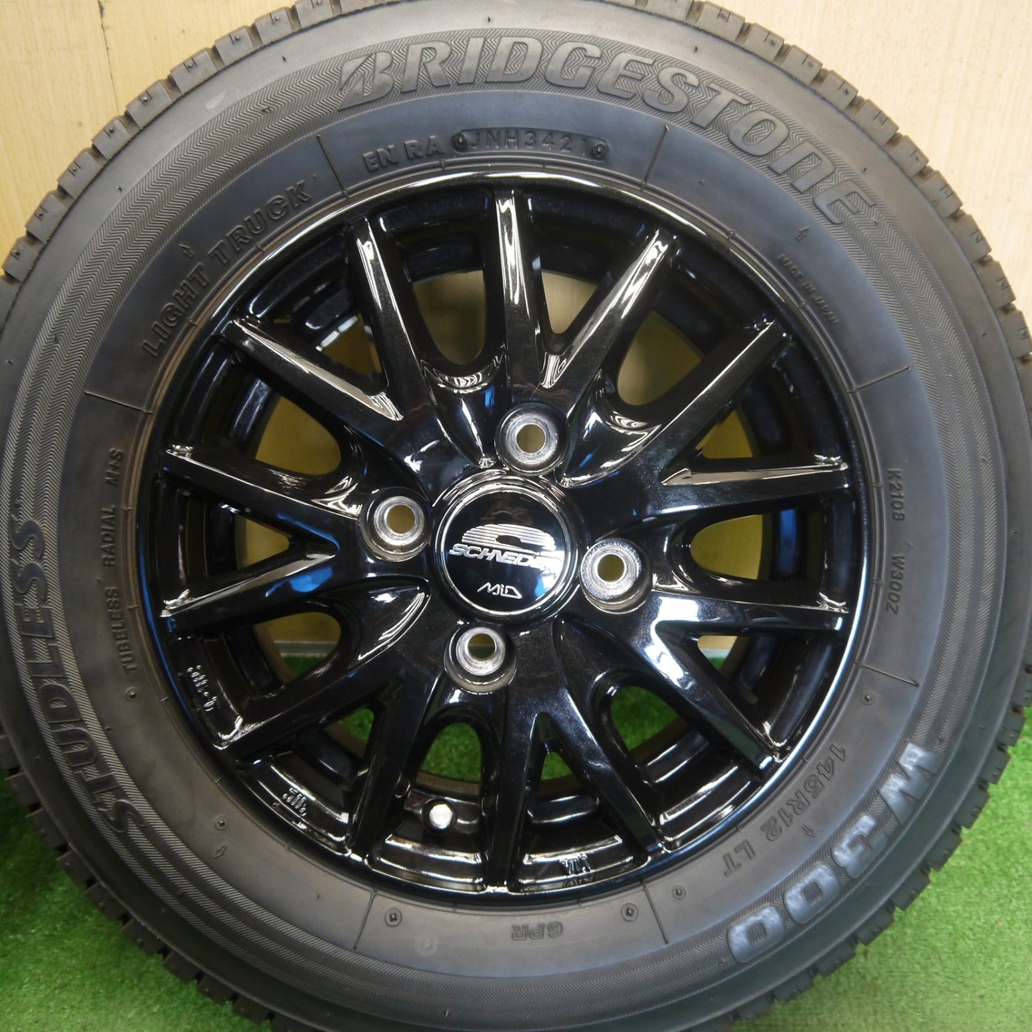 バリ溝！キレイ！9分◎スタッドレス 145R12 6PR ブリヂストン W300 SCHNEIDER MiD シュナイダー 12インチ PCD100/4H◎6081702Hス