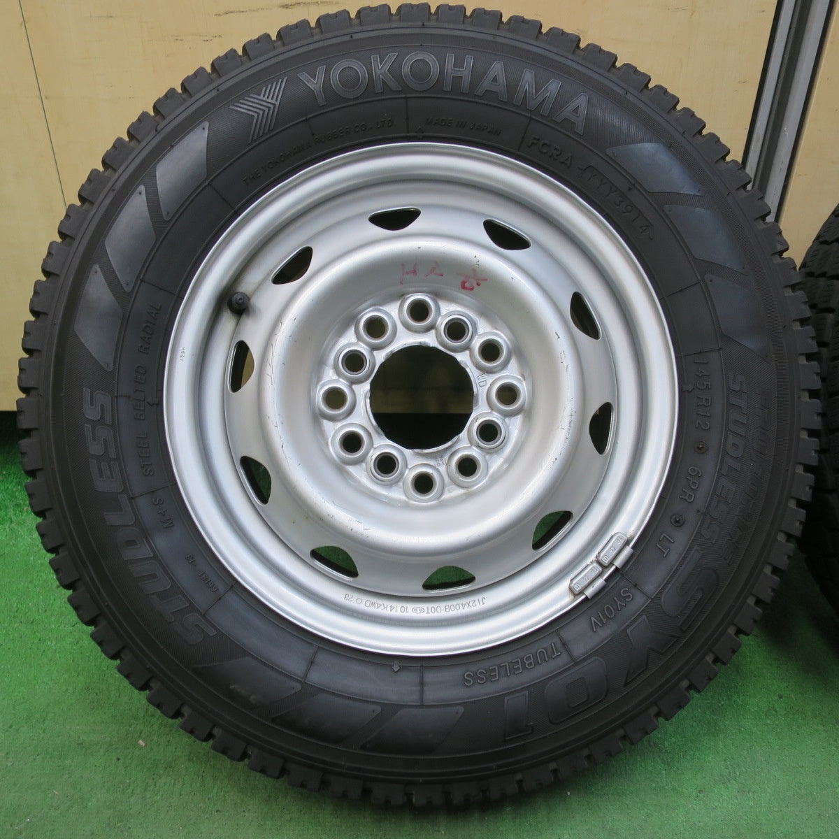 バリ溝！9分★スタッドレス 145R12 6PR ヨコハマ SY01 SY01V スチール ホイール 12インチ PCD100 110 114.3/4H マルチ★5042907イス