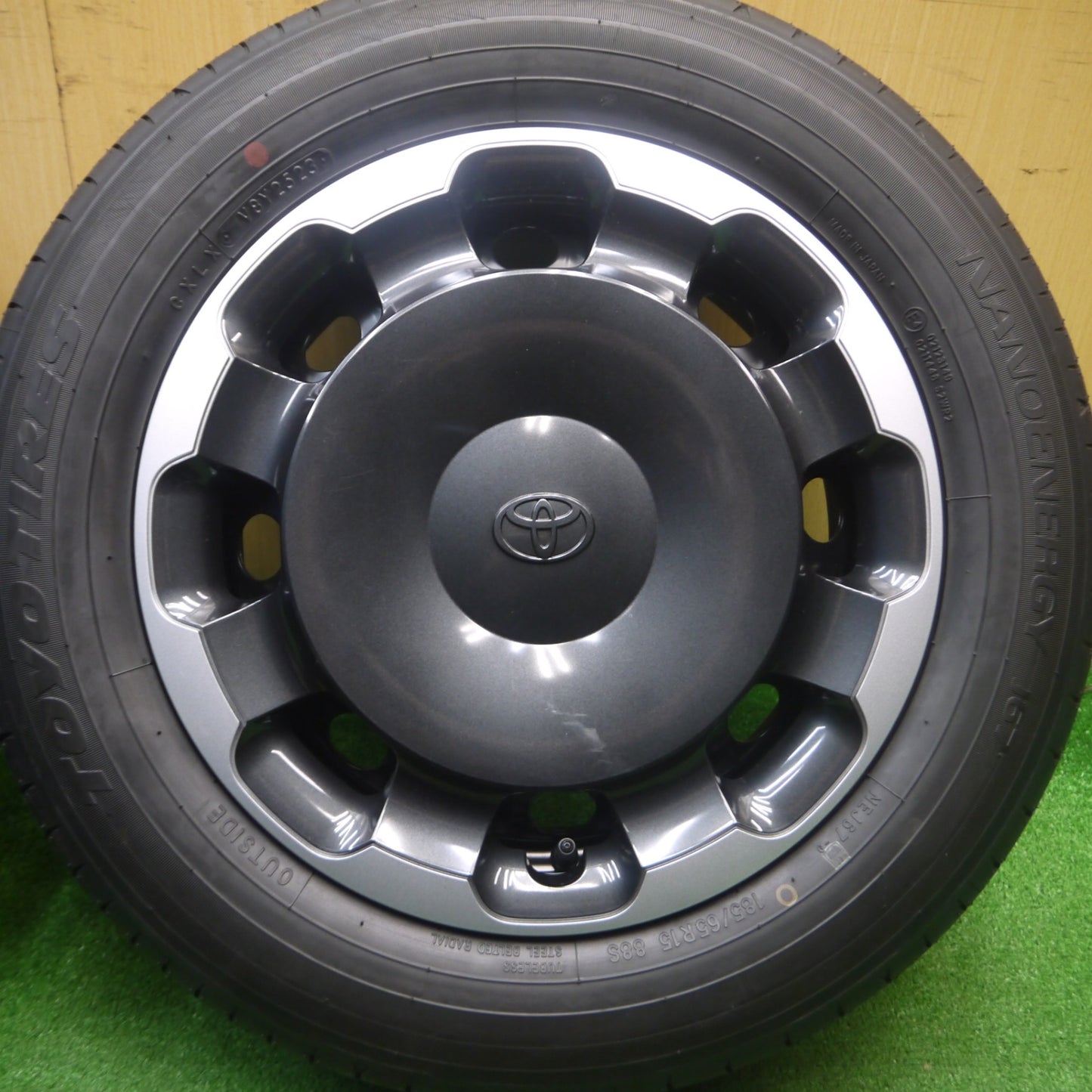 [送料無料] 新車外し！23年★トヨタ シエンタ Zグレード 純正 スチール 185/65R15 トーヨー ナノエナジー J67 15インチ PCD100/5H★4112603Hノ