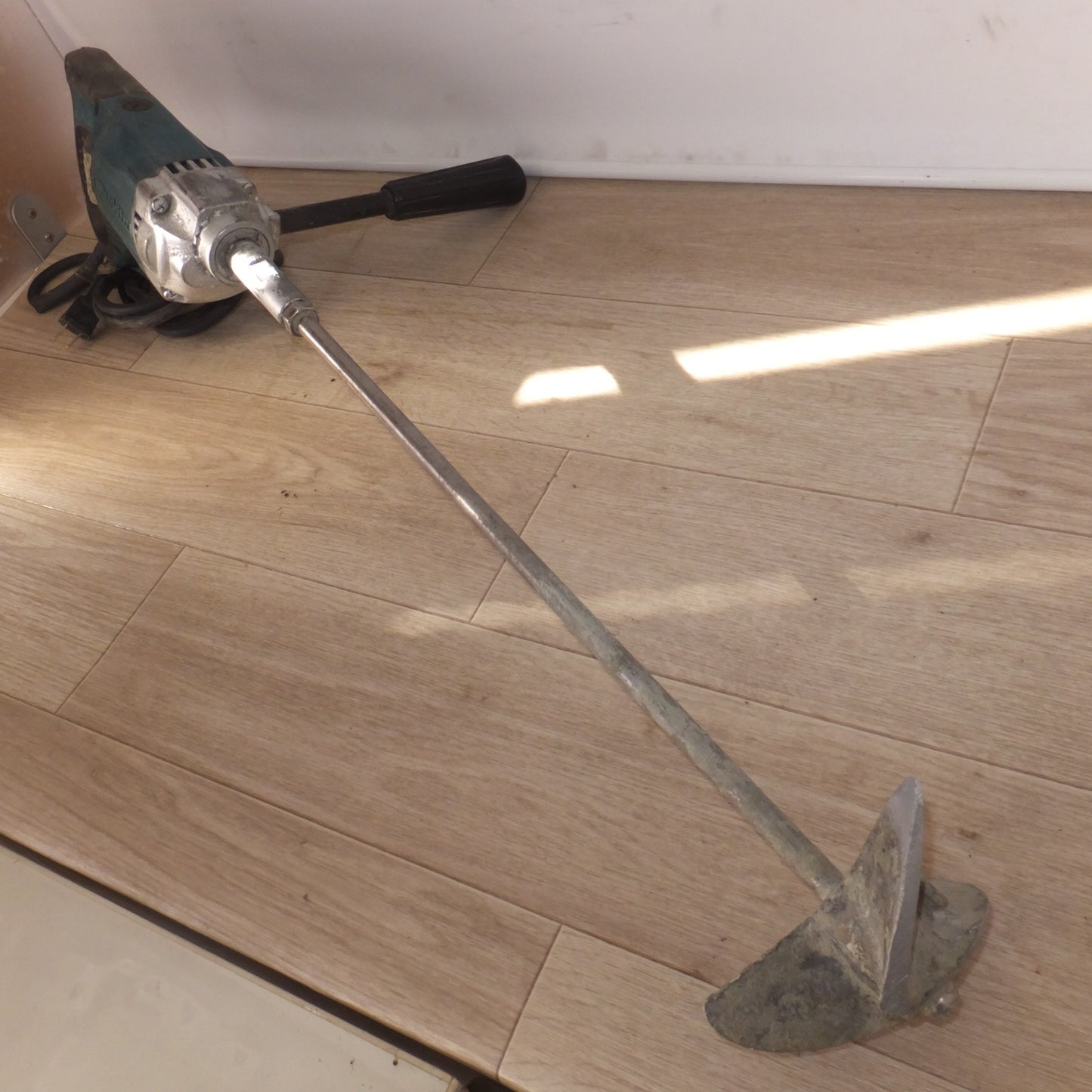 [送料無料] ★マキタ makita カクハン機 UT2204　100V 9A 50-60Hz 850W★