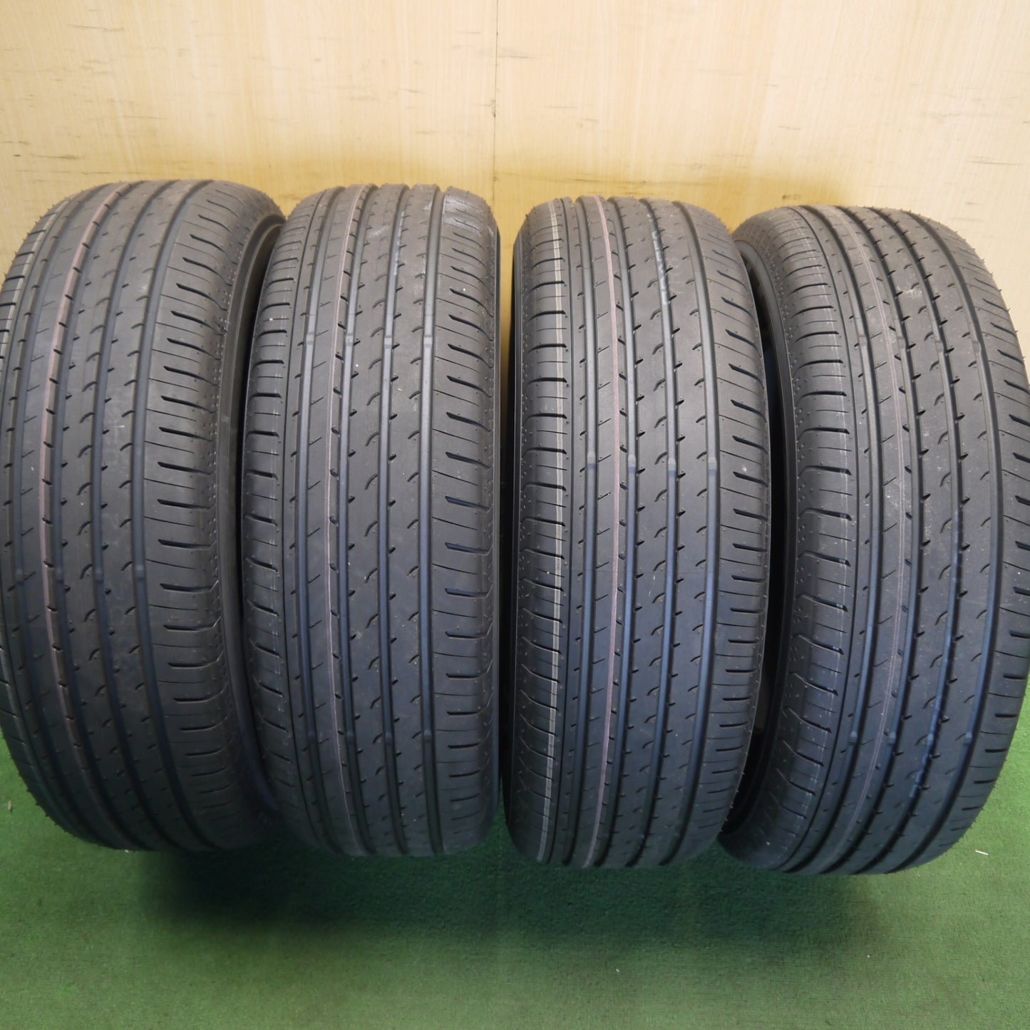 新車外し！25年★225/65R17 ヨコハマ アドバン V03 タイヤ 17インチ 40系 アルファード RAV4 ハリアー 等★6060807Hノタ
