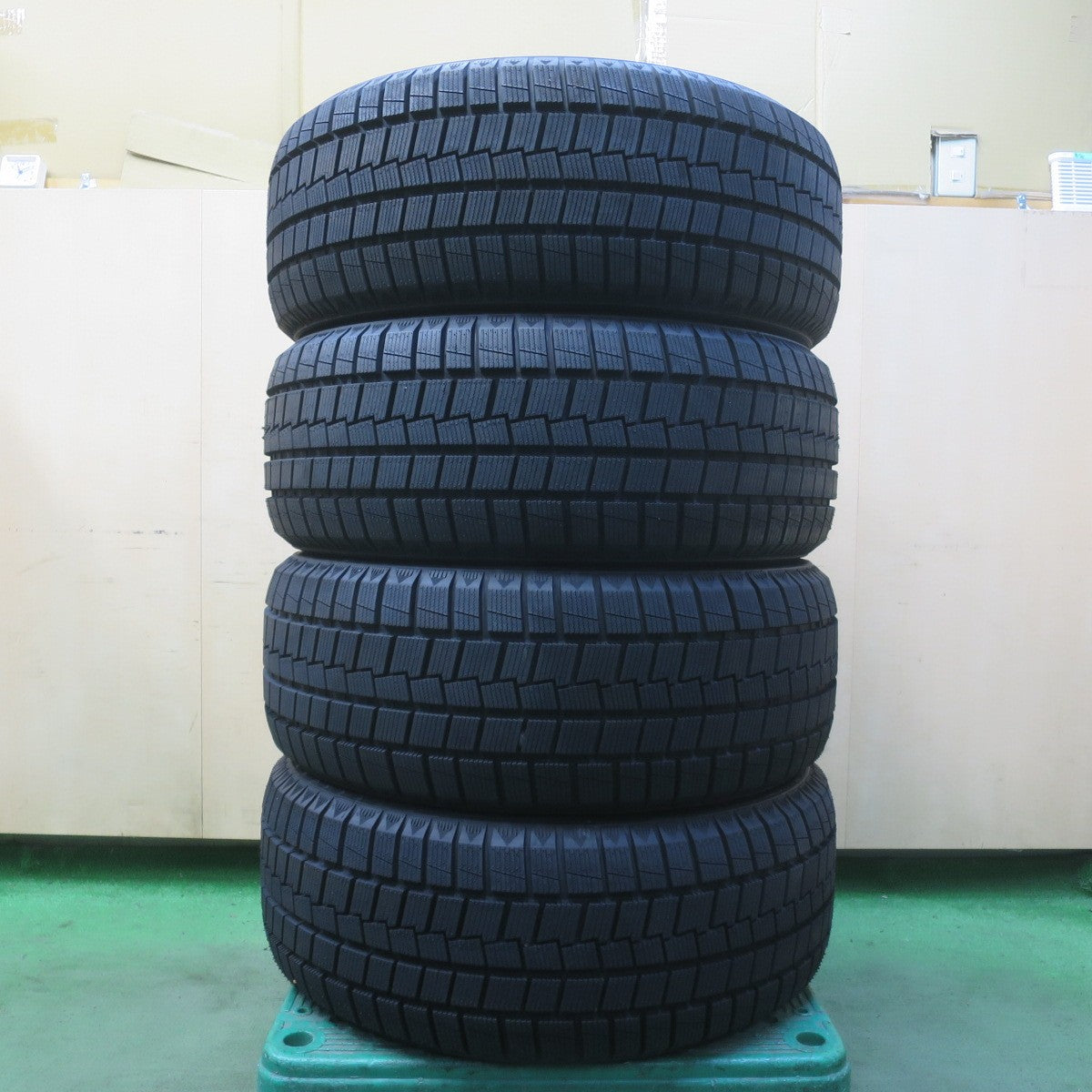 ほぼ未使用！25年◎スタッドレス 235/50R18 ワンリ WINTERCross SW312 タイヤ 18インチ アルファード ヴェルファイア 等◎6092901イスタ