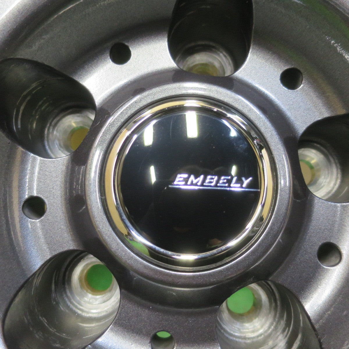 バリ溝！24年！キレイ！ほぼ10分◎スタッドレス 215/60R17 ナンカン アイス アクティバ AW-1 EMBELY エンベリー 17インチ PCD114.3/5H◎6081601イス