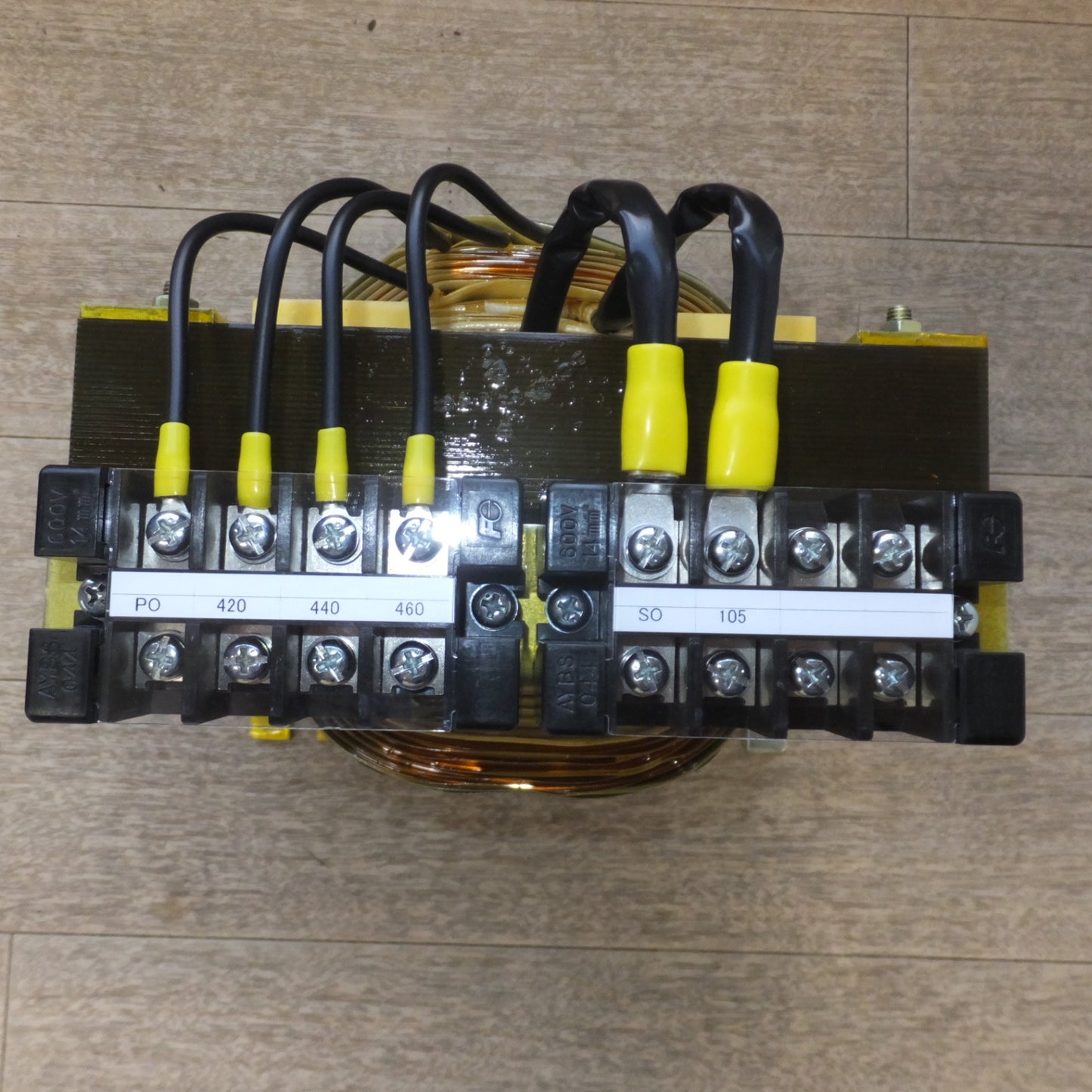 [送料無料] 岐阜発 未使用★中央電機 CEC 単相乾式変圧器 ETシリーズ ET-11　2kVA 50/60Hz　TRANSFORMER★