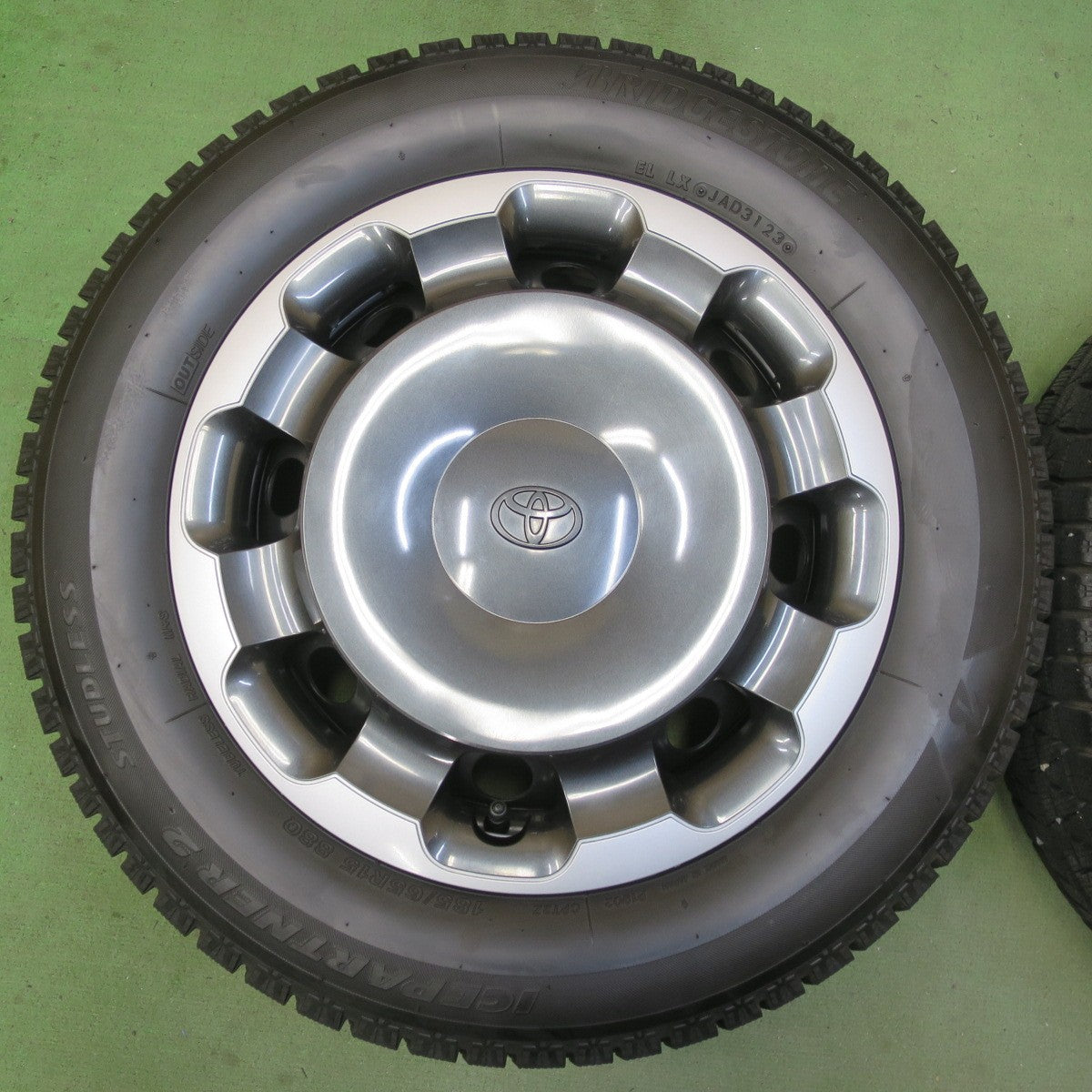 バリ溝！23年！キレイ！9分★トヨタ シエンタ Zグレード 純正 スチール 185/65R15 スタッドレス ブリヂストン アイスパートナー2 15インチ PCD100/5H★6060910イス