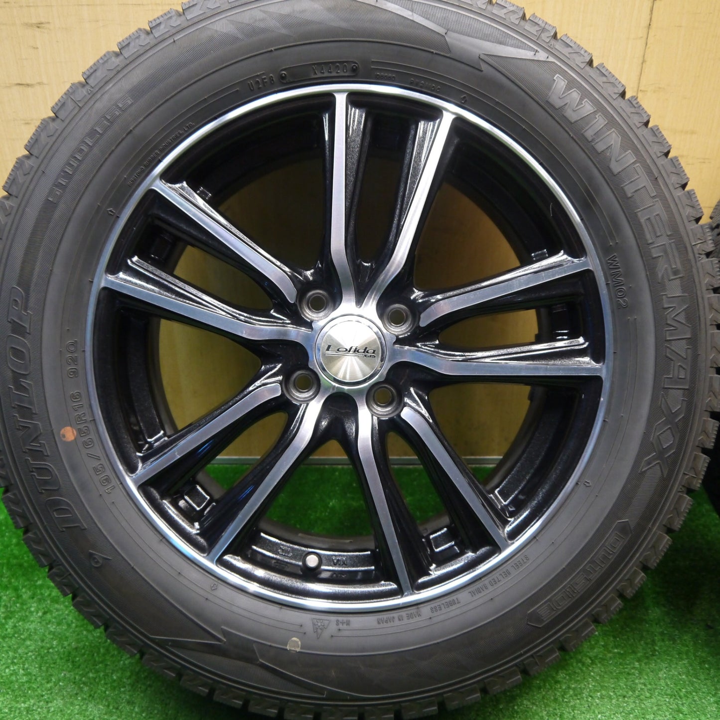 バリ溝！キレイ！9.5分★スタッドレス 195/65R16 ダンロップ ウインターマックス WM02 Lofida XJ5 ロフィーダ 16インチ PCD100/4H★5111101Hス