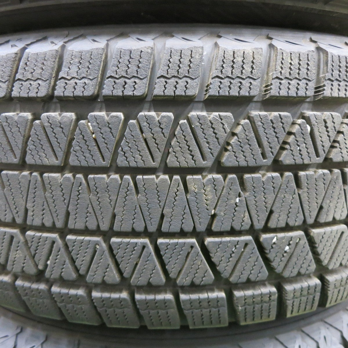バリ溝！23年！キレイ！9.5分★スタッドレス 265/65R17 ブリヂストン ブリザック DM-V3 社外 アルミ 17インチ PCD139.7/6H★6011303ナス