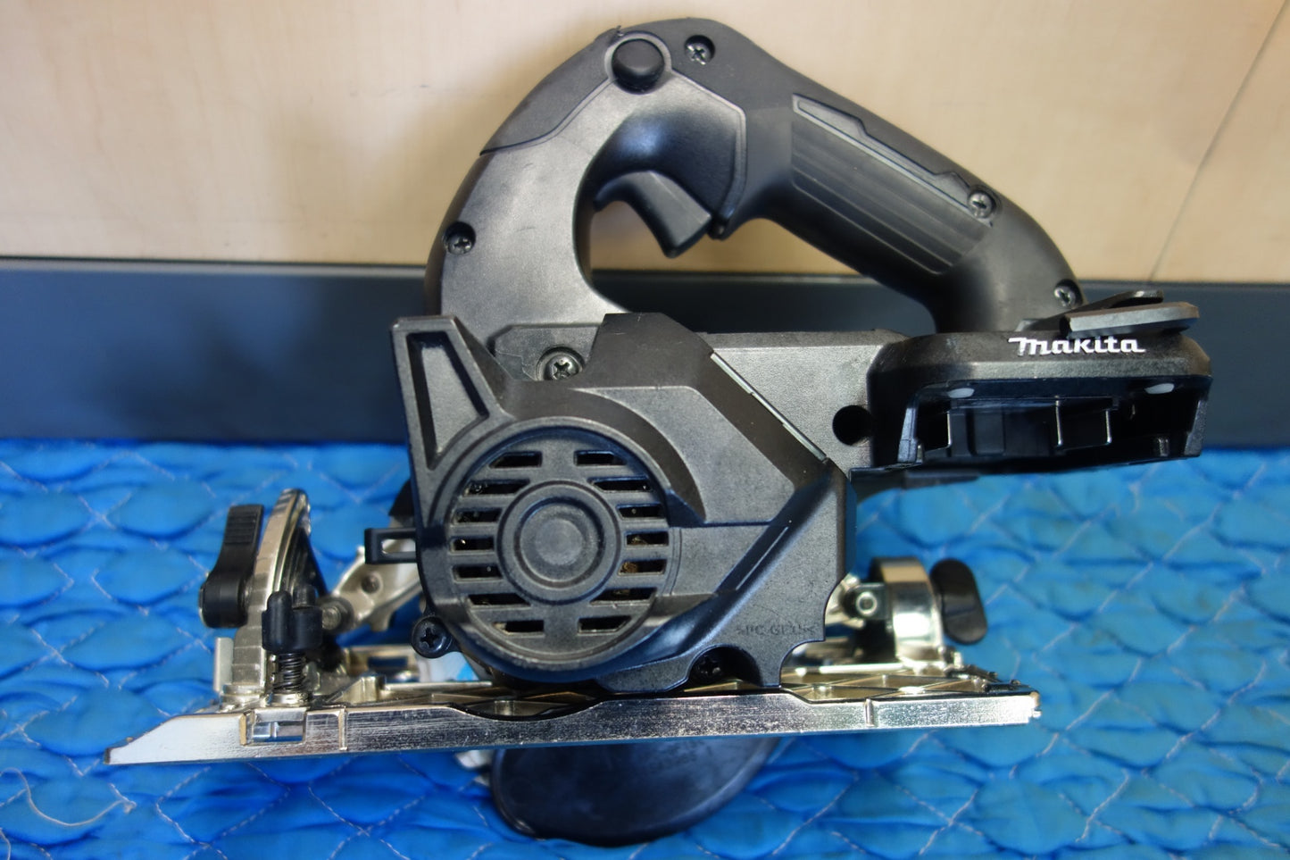 [送料無料] ☆マキタ 125mm 充電式 マルノコ HS474D 電動 工具 切断機 丸のこ 丸鋸 丸ノコ makita 本体のみ☆
