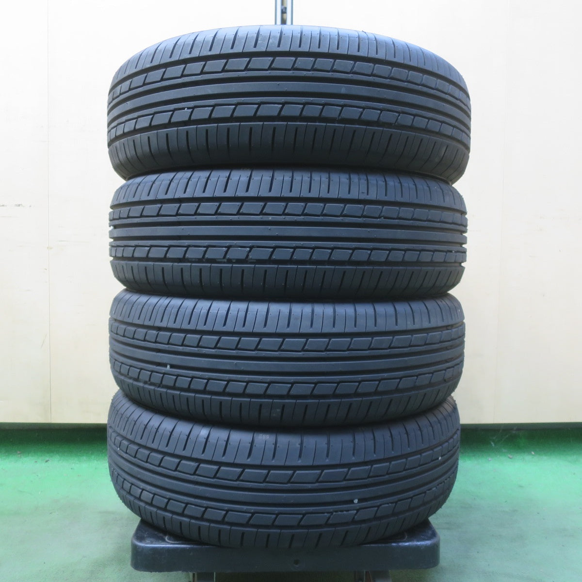 新車外し！26年★195/65R15 ヨコハマ エコス ES31 タイヤ 15インチ ノア ヴォクシー アイシス ステップワゴン 等★6072304イノタ