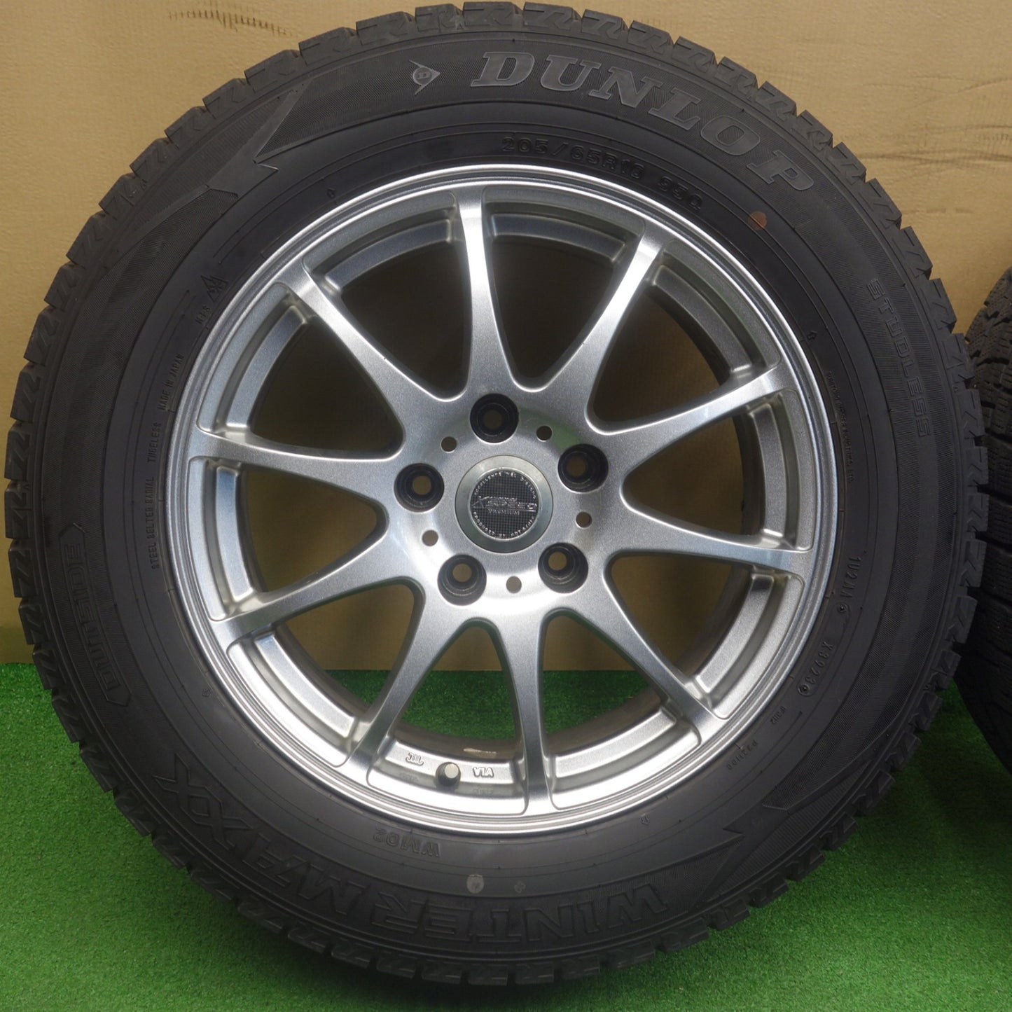 バリ溝！24年！9.5分★スタッドレス 205/65R16 ダンロップ ウインターマックス WM02 X CROSS SPEED PREMIUM クロススピード プレミアム 16インチ PCD114.3/5H★6040402KTス
