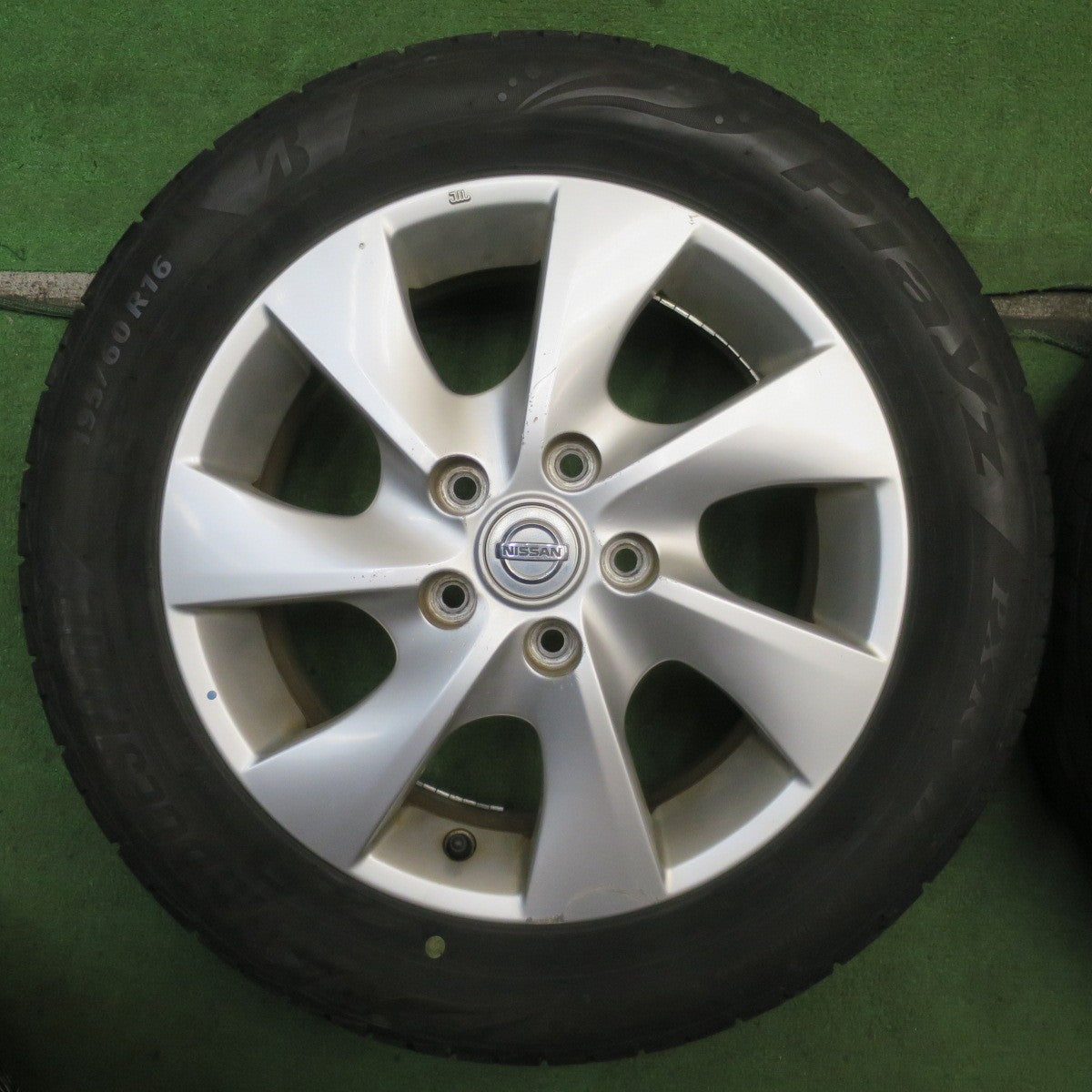 バリ溝！24年！9.5分◎日産 C26 セレナ 純正 195/60R16 ブリヂストン プレイズ PX-RV2 16インチ PCD114.3/5H◎6072402NJノ