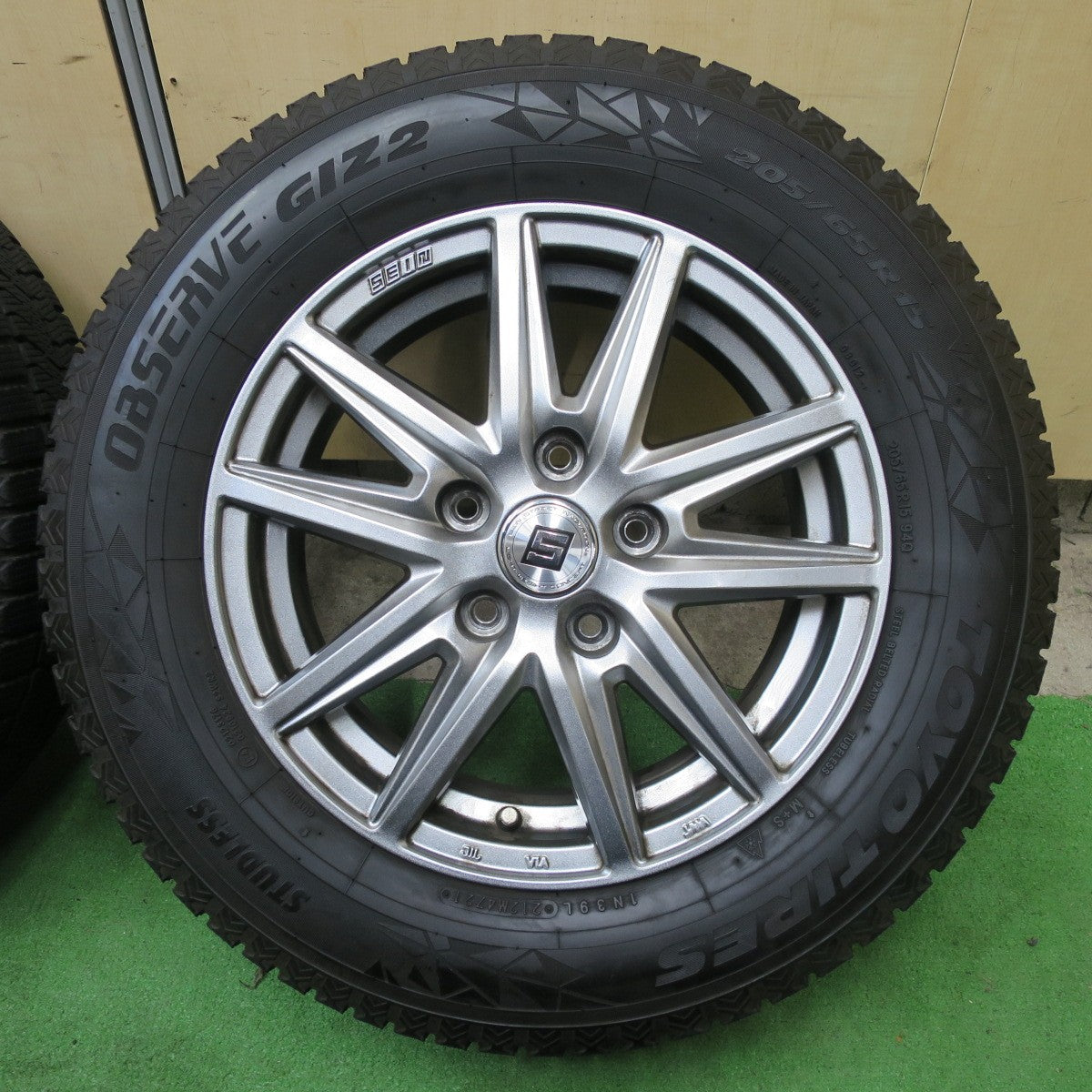 バリ溝！21年！キレイ！9分★スタッドレス 205/65R15 トーヨー オブザーブ GIZ2 SEIN ザイン 15インチ PCD114.3/5H★5090101TTス