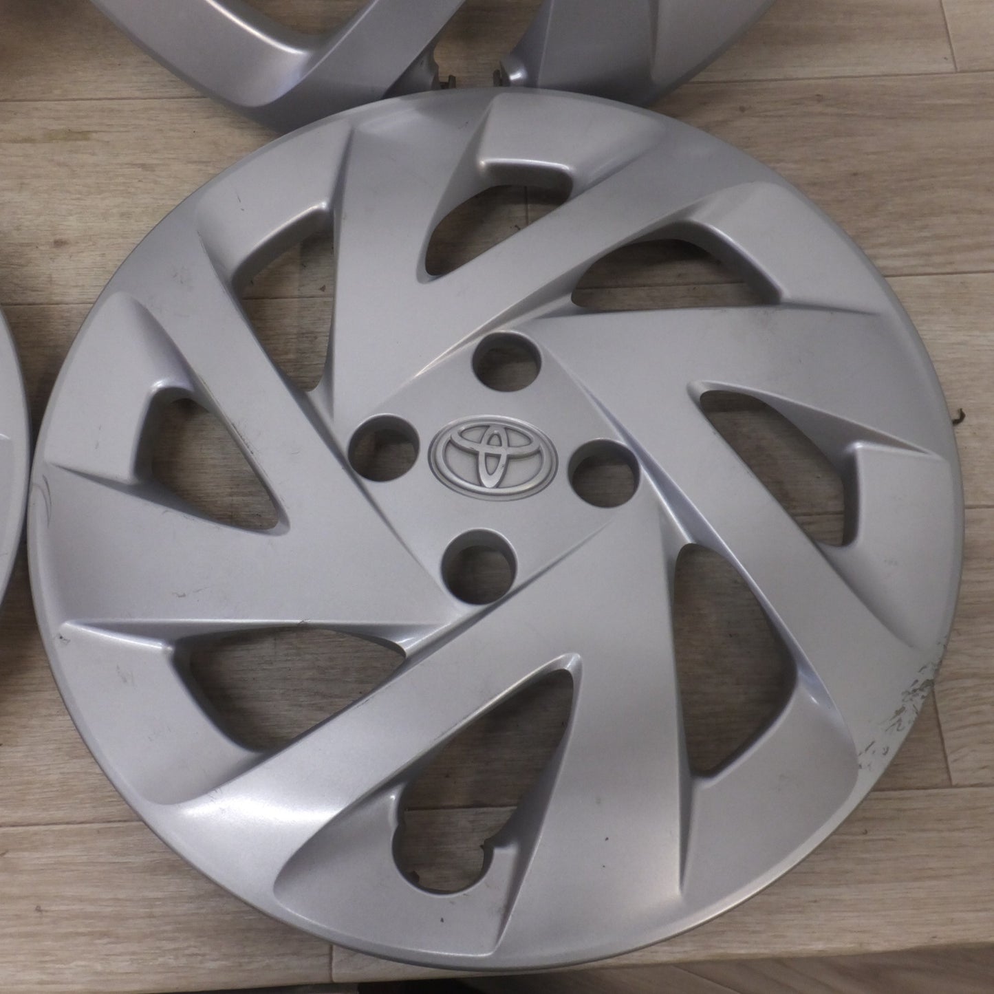 [送料無料] ★トヨタ TOYOTA 純正 アクア NHP10 ホイールカバー 42602-52620 15インチ 4枚★