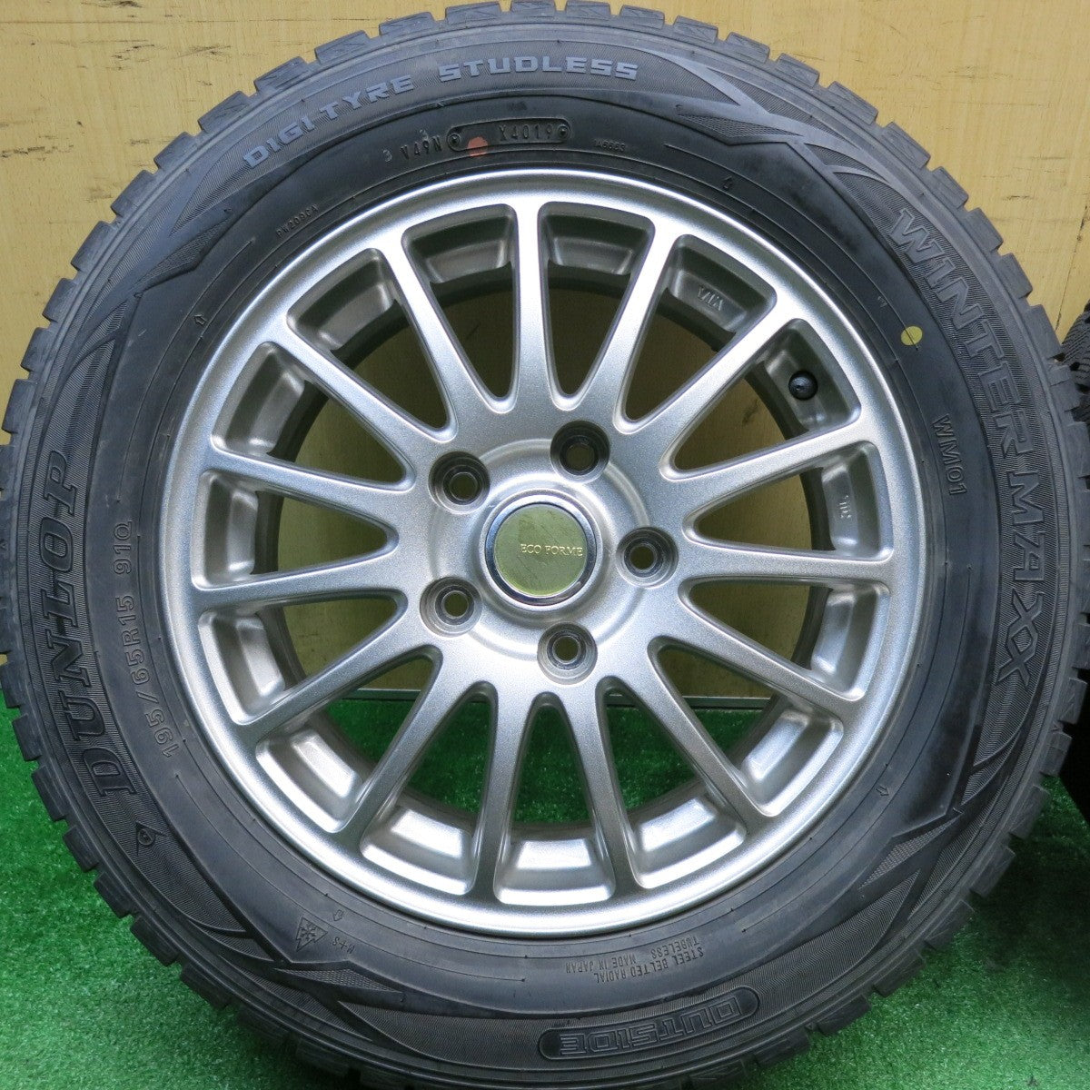 バリ溝！キレイ！9分★スタッドレス 195/65R15 ダンロップ ウインターマックス WM01 ECO FORME エコフォルム 15インチ PCD114.3/5H★5121417HAス