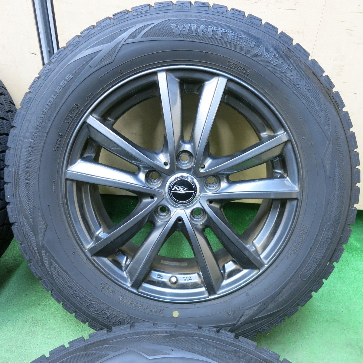 バリ溝！9分★スタッドレス 215/65R16 ダンロップ ウインターマックス WM01 NIRVANA NV ニルバーナ ニルヴァーナ 16インチ PCD114.3/5H★5022802SYス
