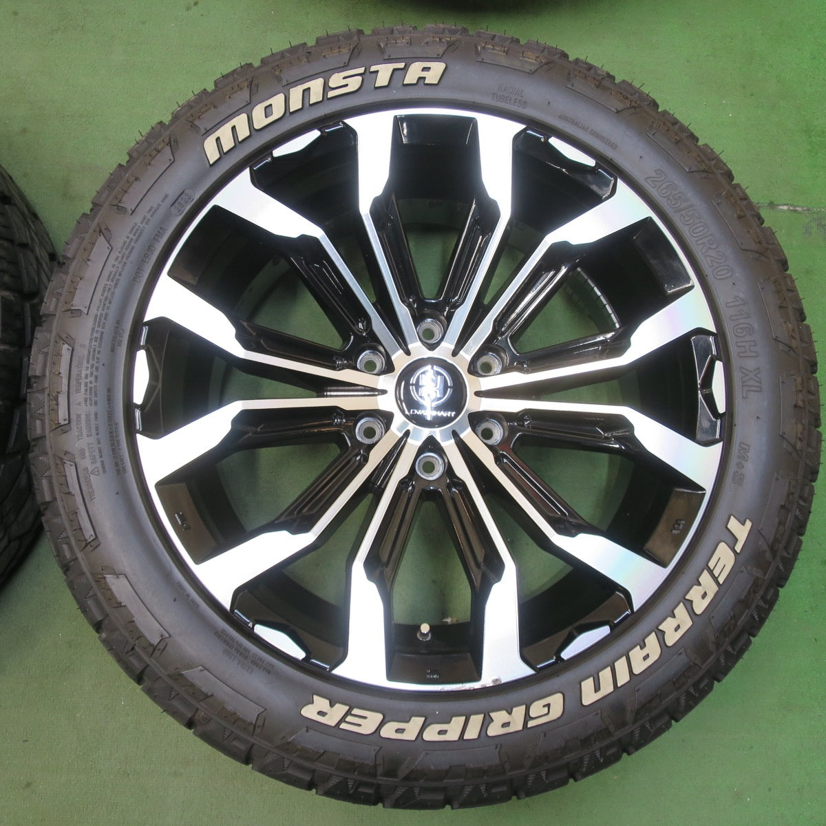 ほぼ未使用！23年！キレイ★LOWENHART GXL106 265/50R20 モンスタ TERRAIN GRIPPER ホワイトレター レーベンハート 20インチ PCD139.7/6H★5120401イノ