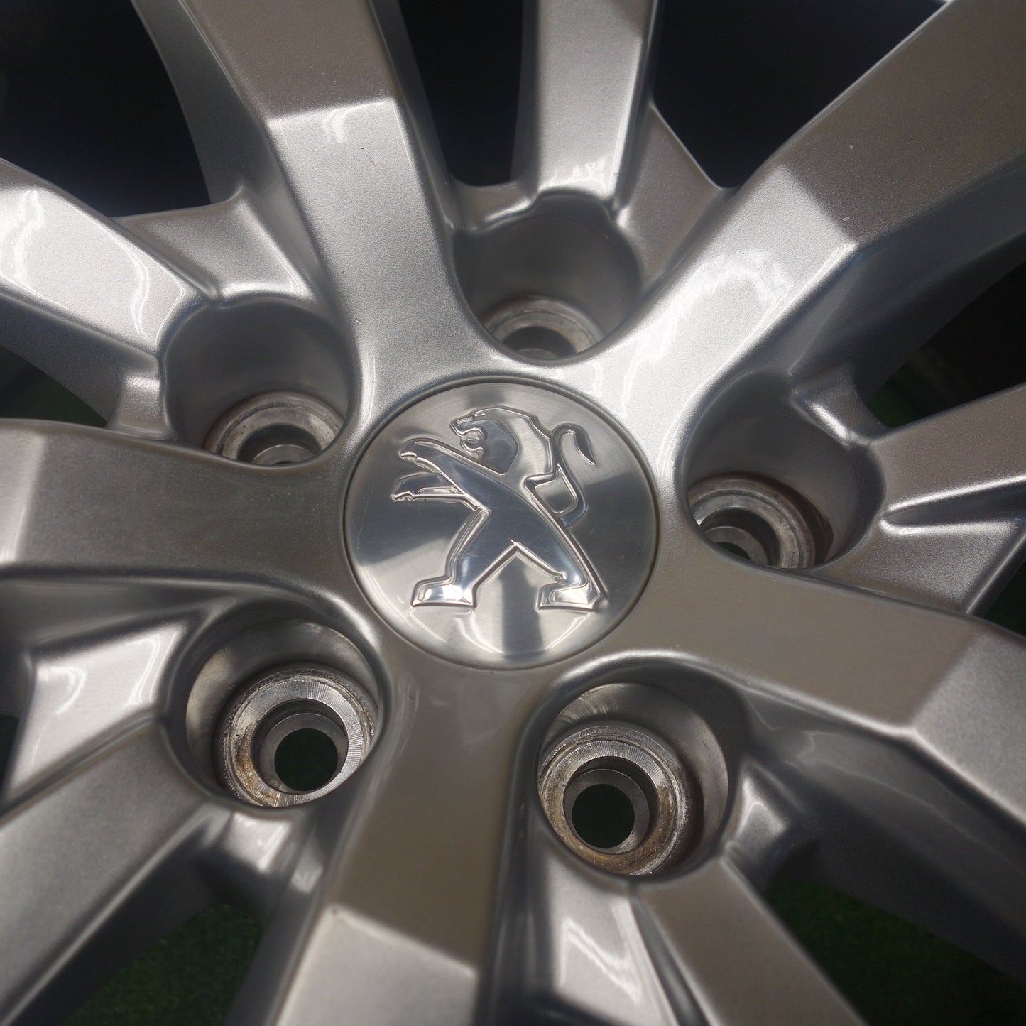 バリ溝！23年！キレイ！9.5分★プジョー 3008 純正 215/65R17 スタッドレス ダンロップ ウインターマックス SJ8 SJ8+ 17インチ PCD108/5H★6050302KTス