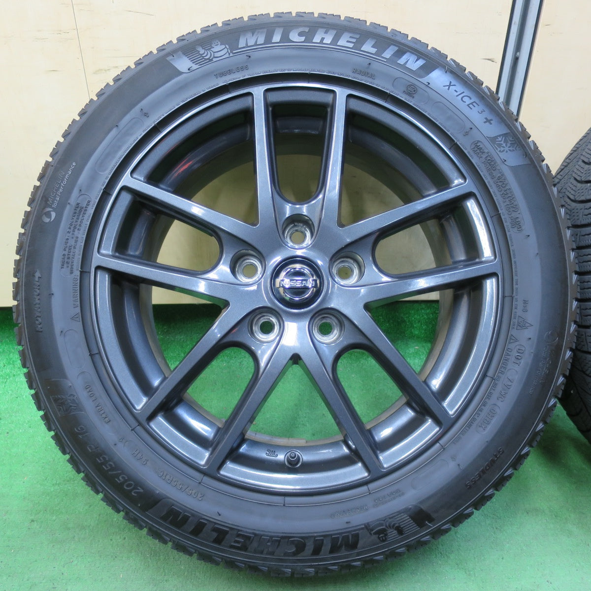 [送料無料] 4本価格★日産 リーフ 純正 エスティーロ 205/55R16 スタッドレス ミシュラン X-ICE3+ 16インチ PCD114.3/5H★4120609イス