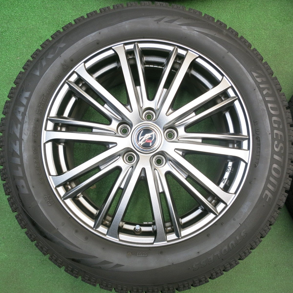 バリ溝！キレイ！9分★スタッドレス 225/55R17 ブリヂストン ブリザック VRX Fang ファング 17インチ PCD114.3/5H★6011106HAス
