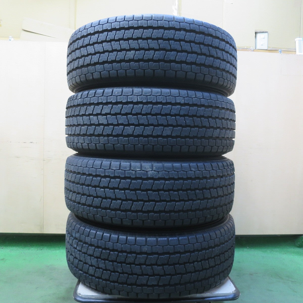 バリ溝！キレイ！9分◎グランエース 等 KEELER TACTICS 235/60R17 109/107N スタッドレス ヨコハマ アイスガード iG91 キーラー タクティクス 17インチ PCD130/6H◎6071101イス