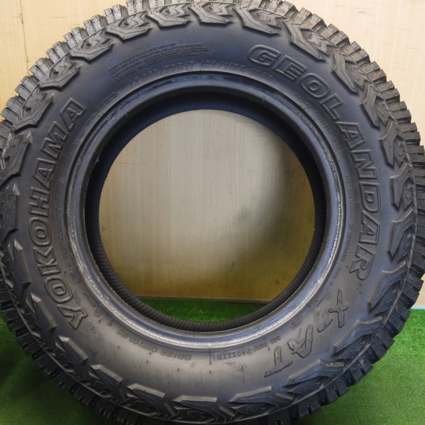 バリ溝！22年！9.5分★265/70R17 121/118Q 10PR ヨコハマ ジオランダー X-AT タイヤ 17インチ ランクル プラド FJクルーザー 等★6071406Hノタ